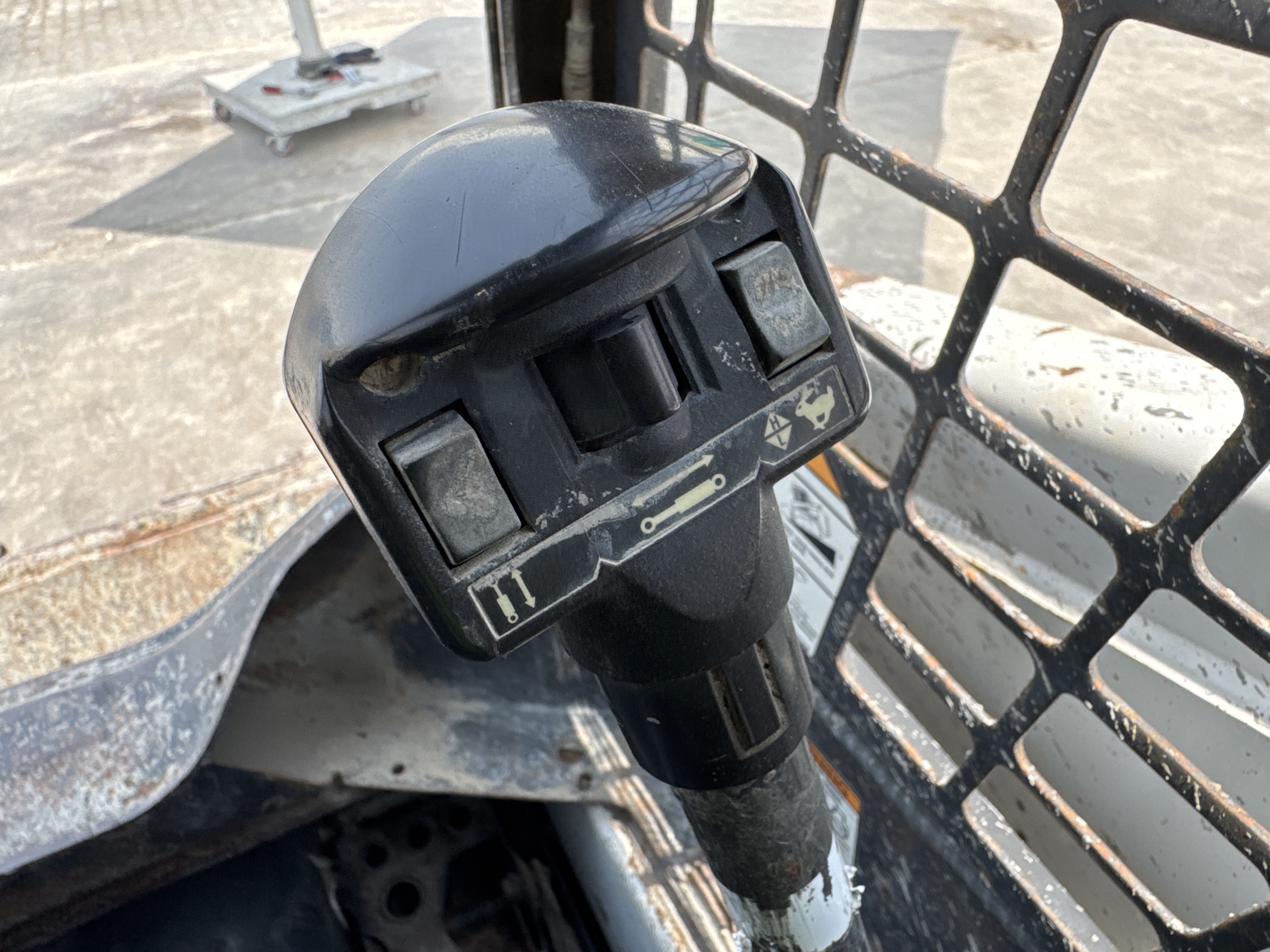 SSL-010-Bobcat-S450-skid-steer-loader-inspection-cabin-joysticks