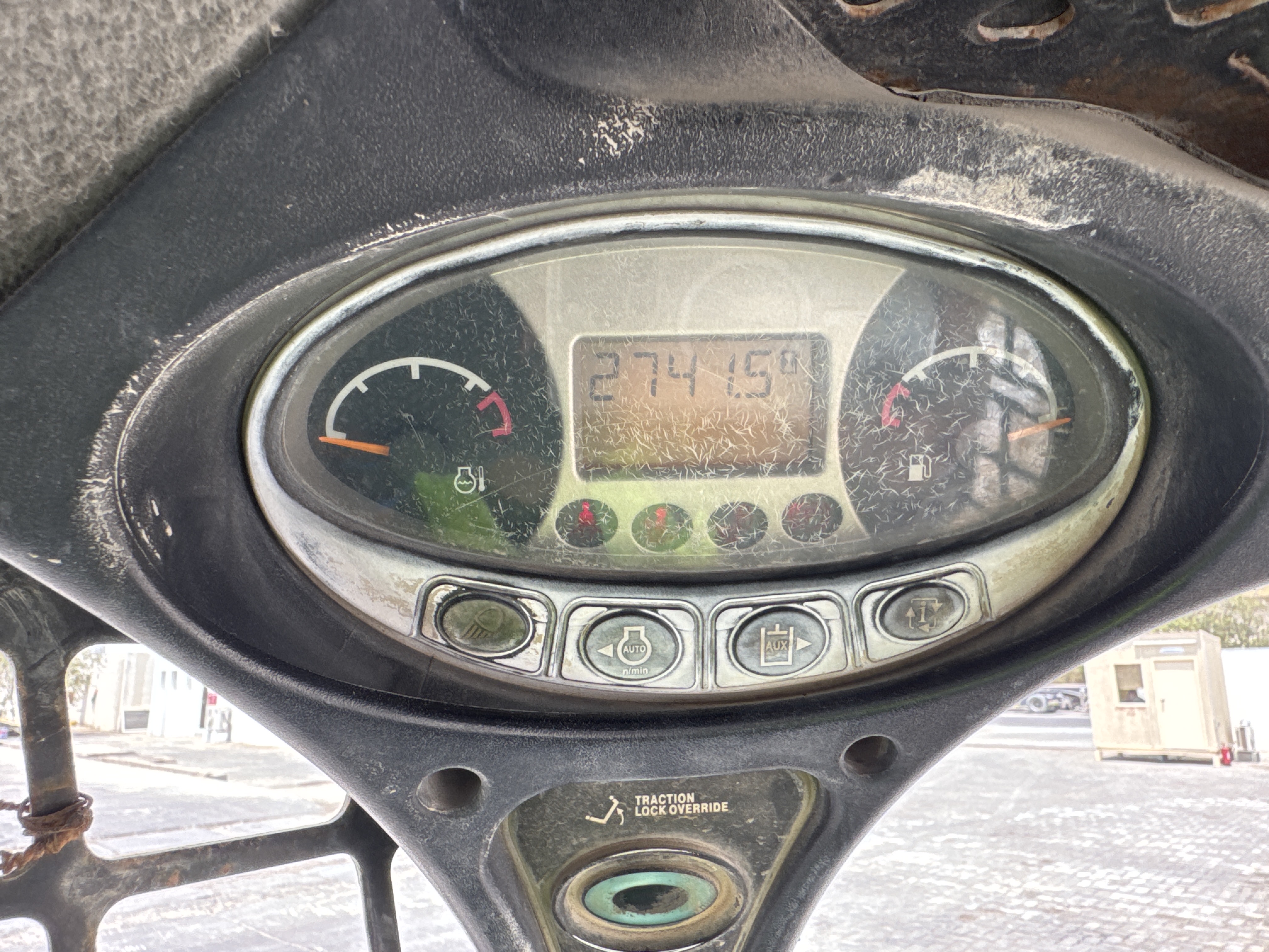 SSL-010-Bobcat-S450-skid-steer-loader-inspection-cabin-instrument-cluster