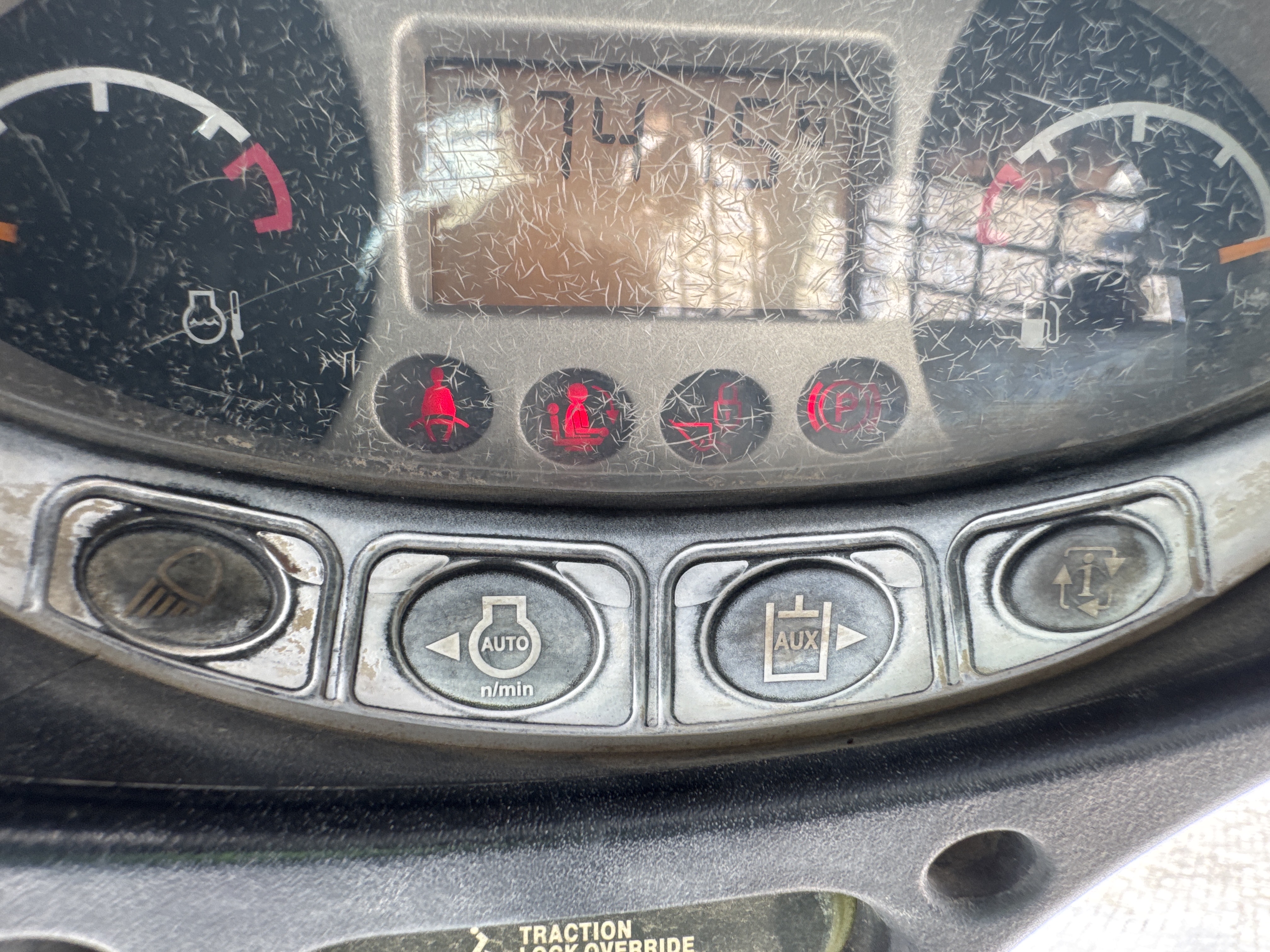 SSL-010-Bobcat-S450-skid-steer-loader-inspection-cabin-instrument-cluster