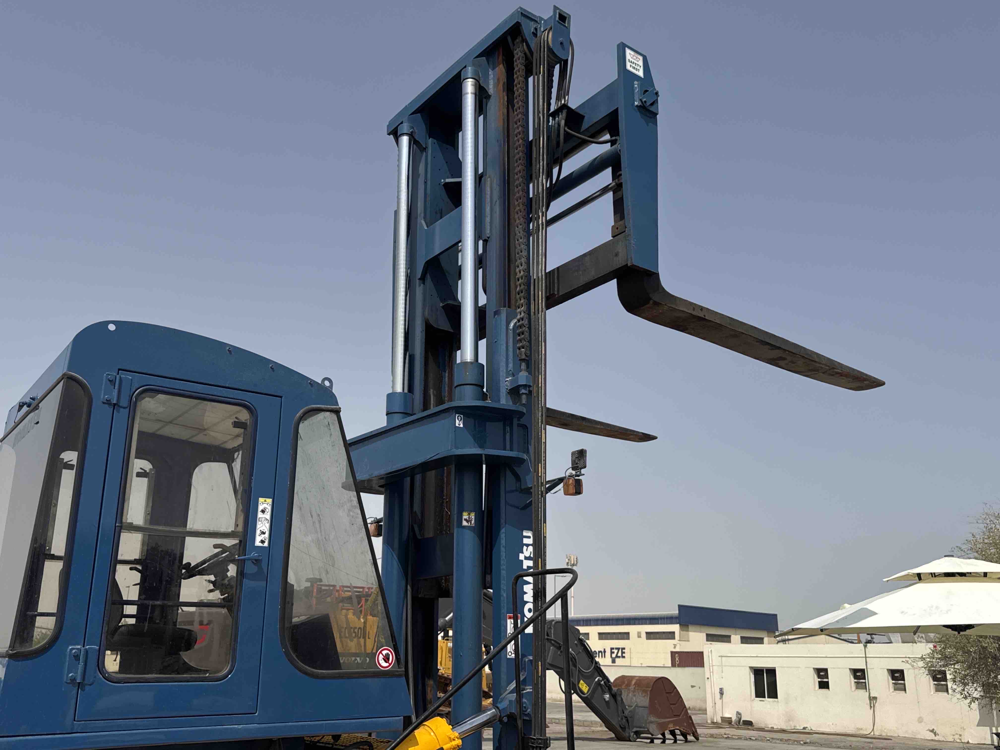 FLM-001-Komatsu-FD200Z-6-forklift-inspection-chassis-mast
