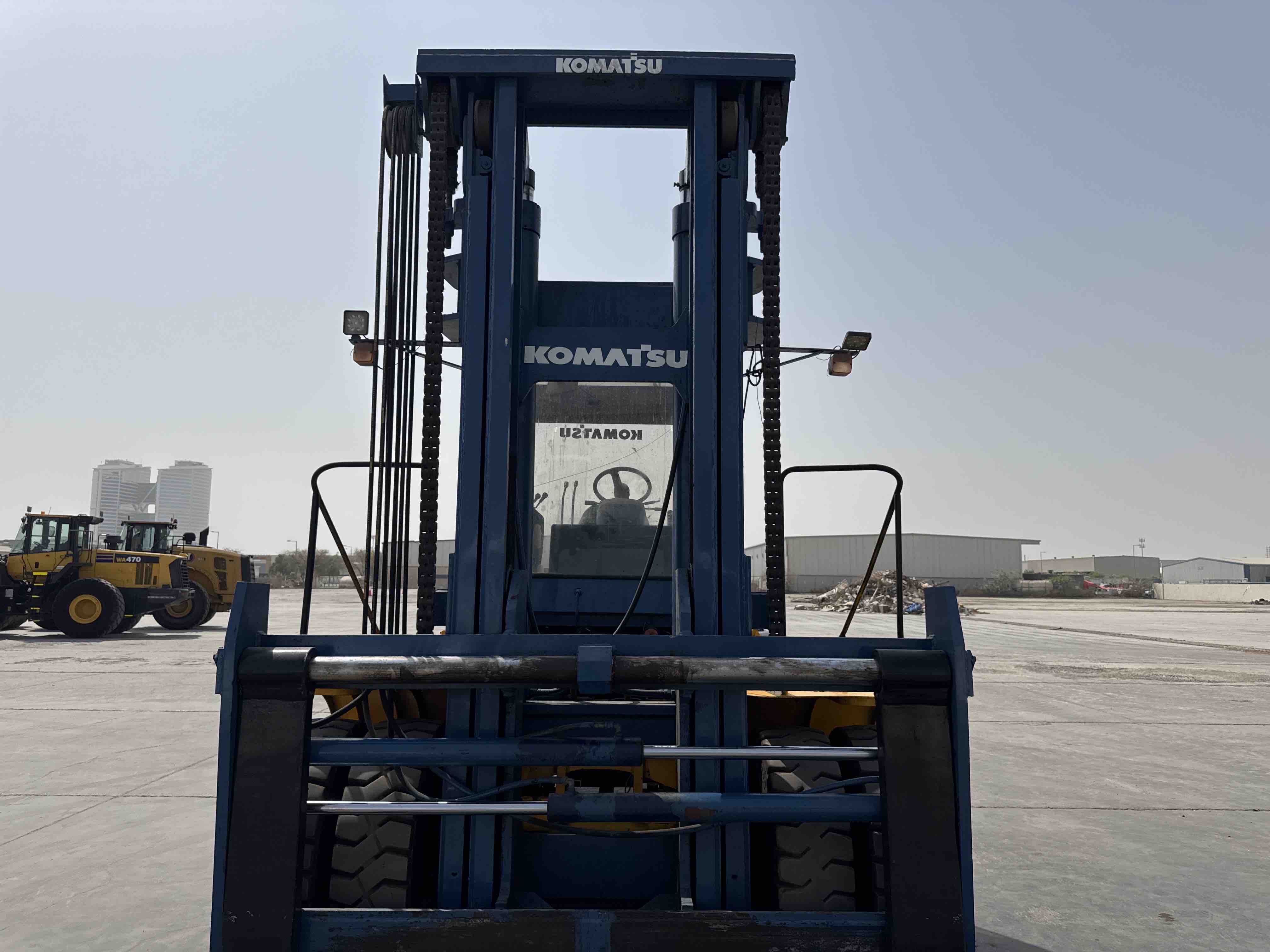 FLM-001-Komatsu-FD200Z-6-forklift-inspection-chassis-mast