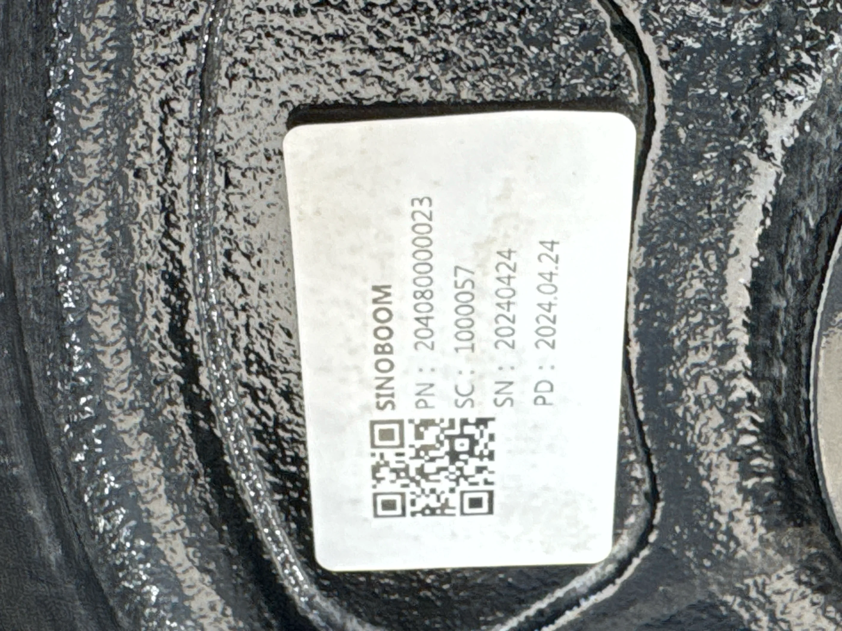 SLA-001-Sinoboom-0608N-electric-scissor-lift-inspection-Chassis-Wheel-hub-condition
