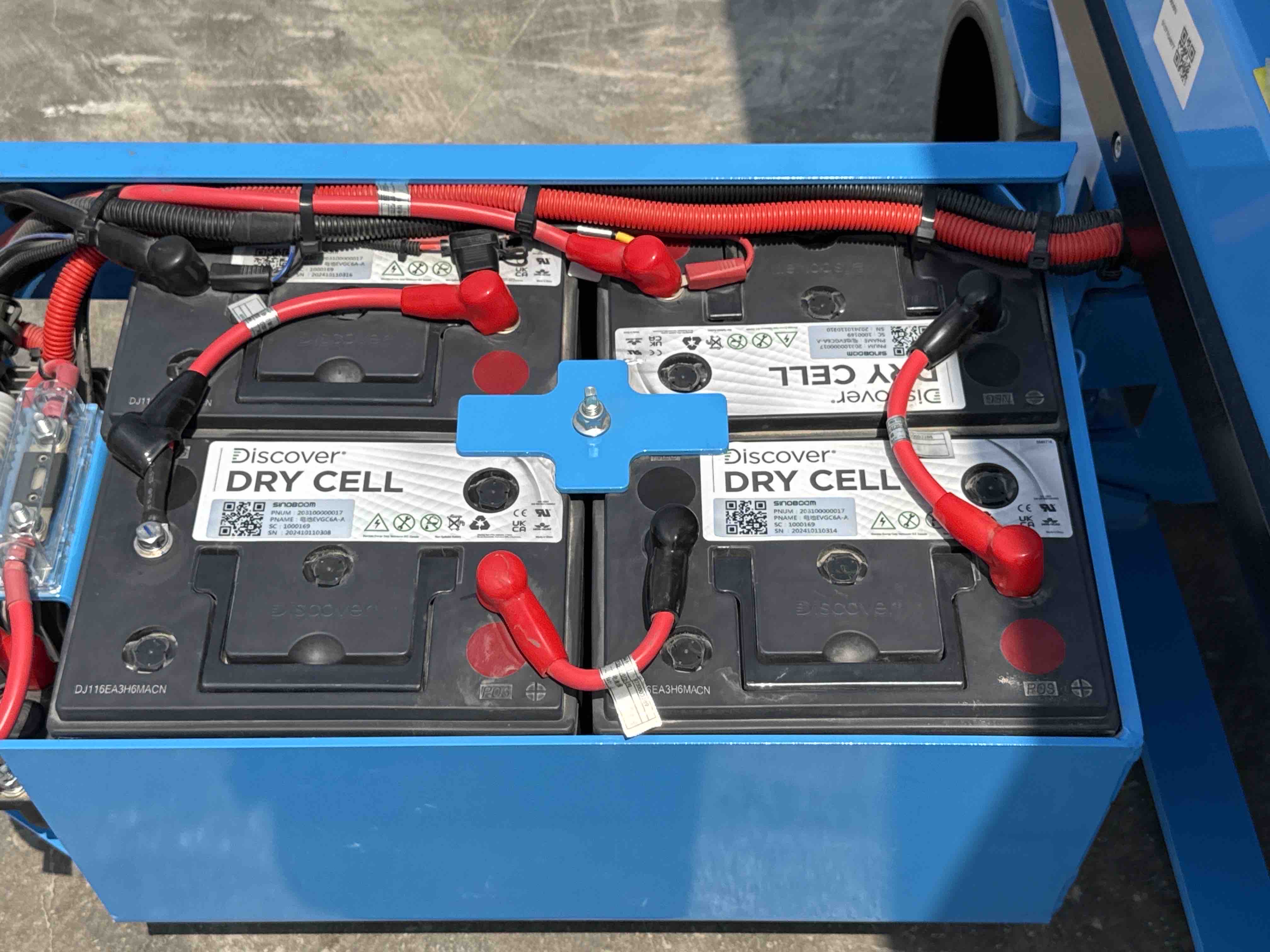 SLA-001-Sinoboom-0608N-electric-scissor-lift-inspection-electronic-Battery-and-charging-system
