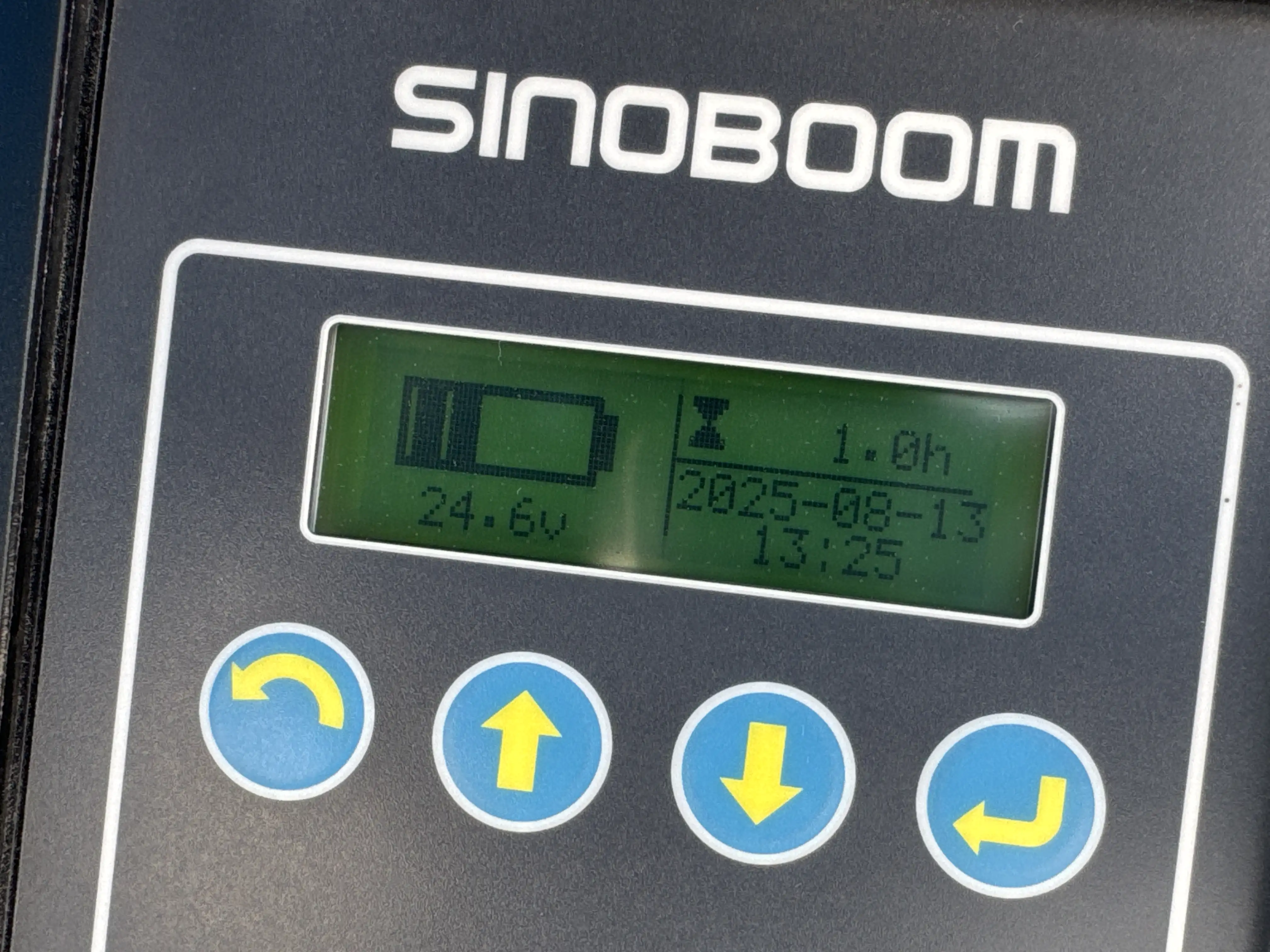 SLA-001-Sinoboom-0608N-electric-scissor-lift-inspection-General-Hour-meter