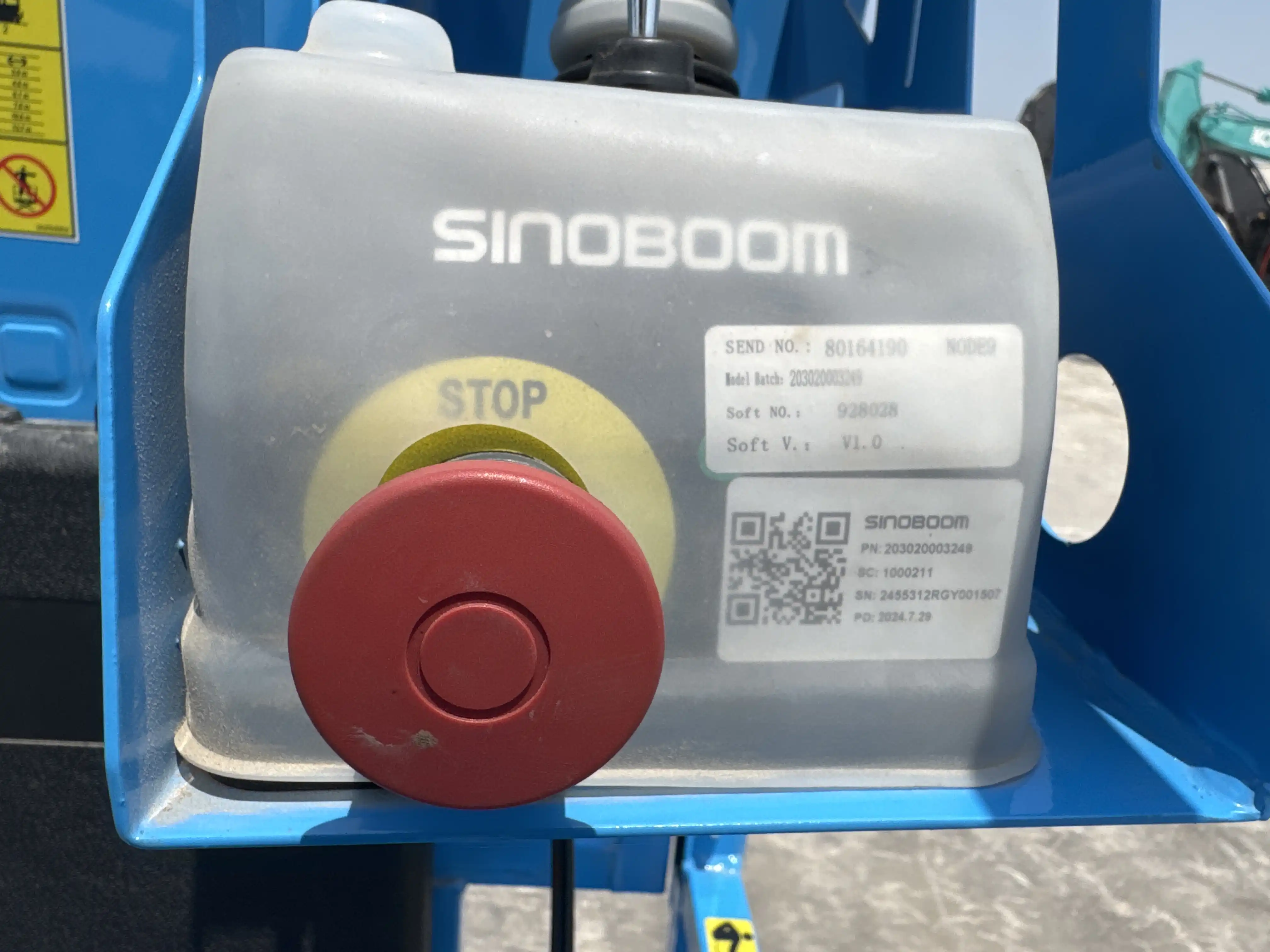 SLA-001-Sinoboom-0608N-electric-scissor-lift-inspection-cabin-platform-control