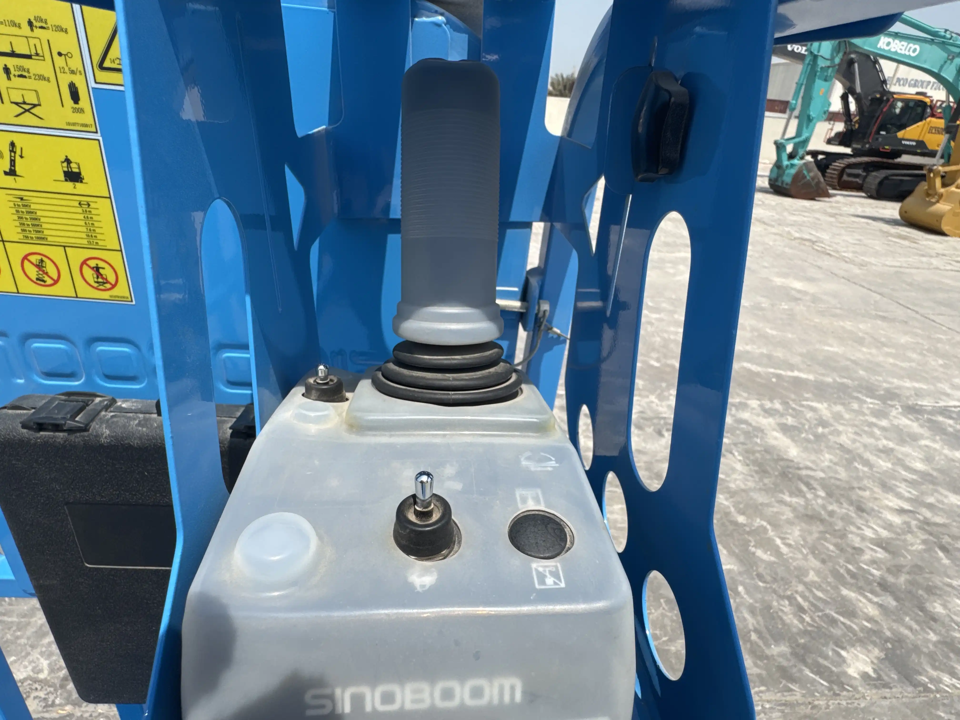 SLA-001-Sinoboom-0608N-electric-scissor-lift-inspection-cabin-platform-control