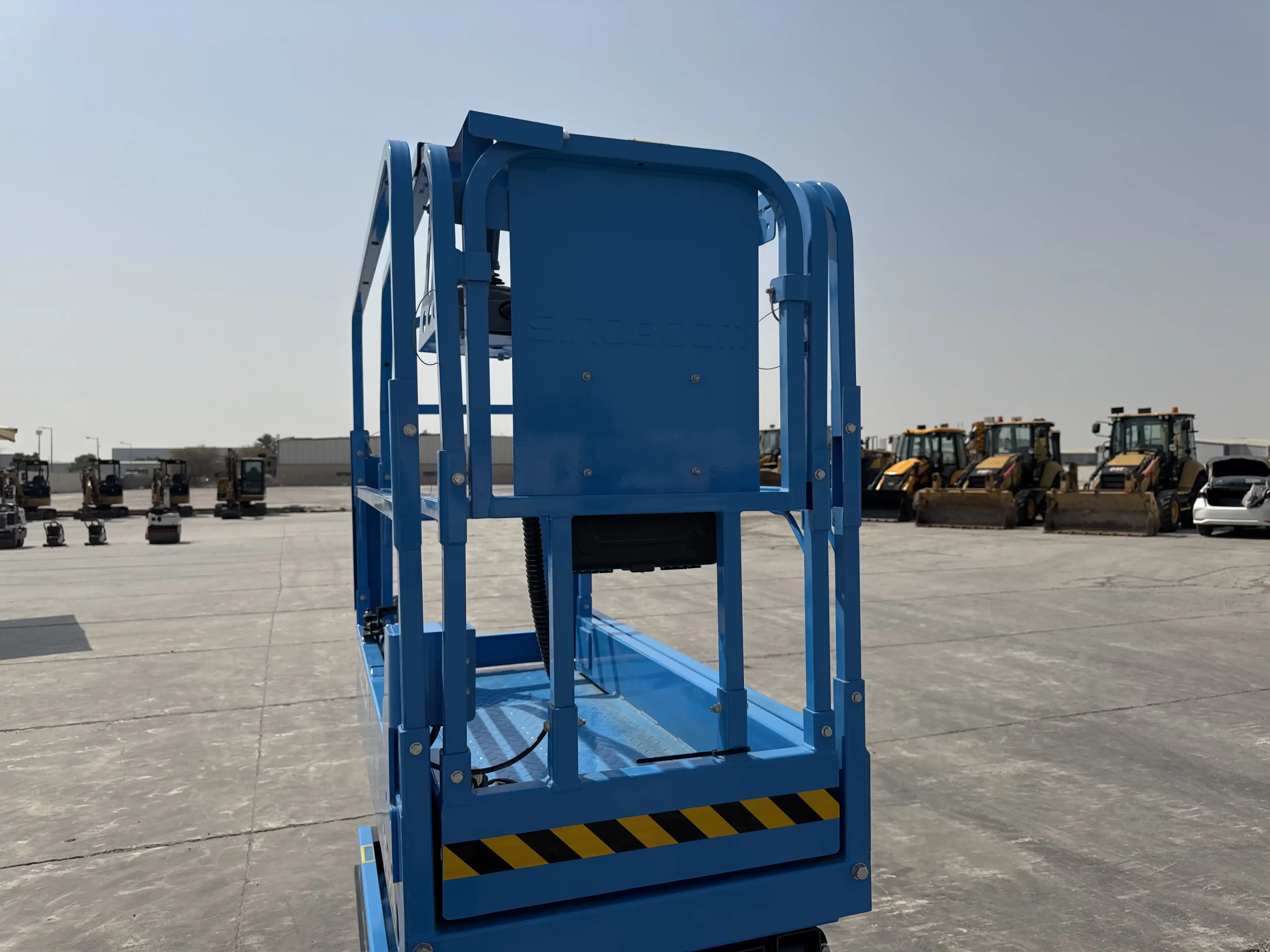 SLA-001-Sinoboom-0608N-electric-scissor-lift-inspection-structure-guard-rail