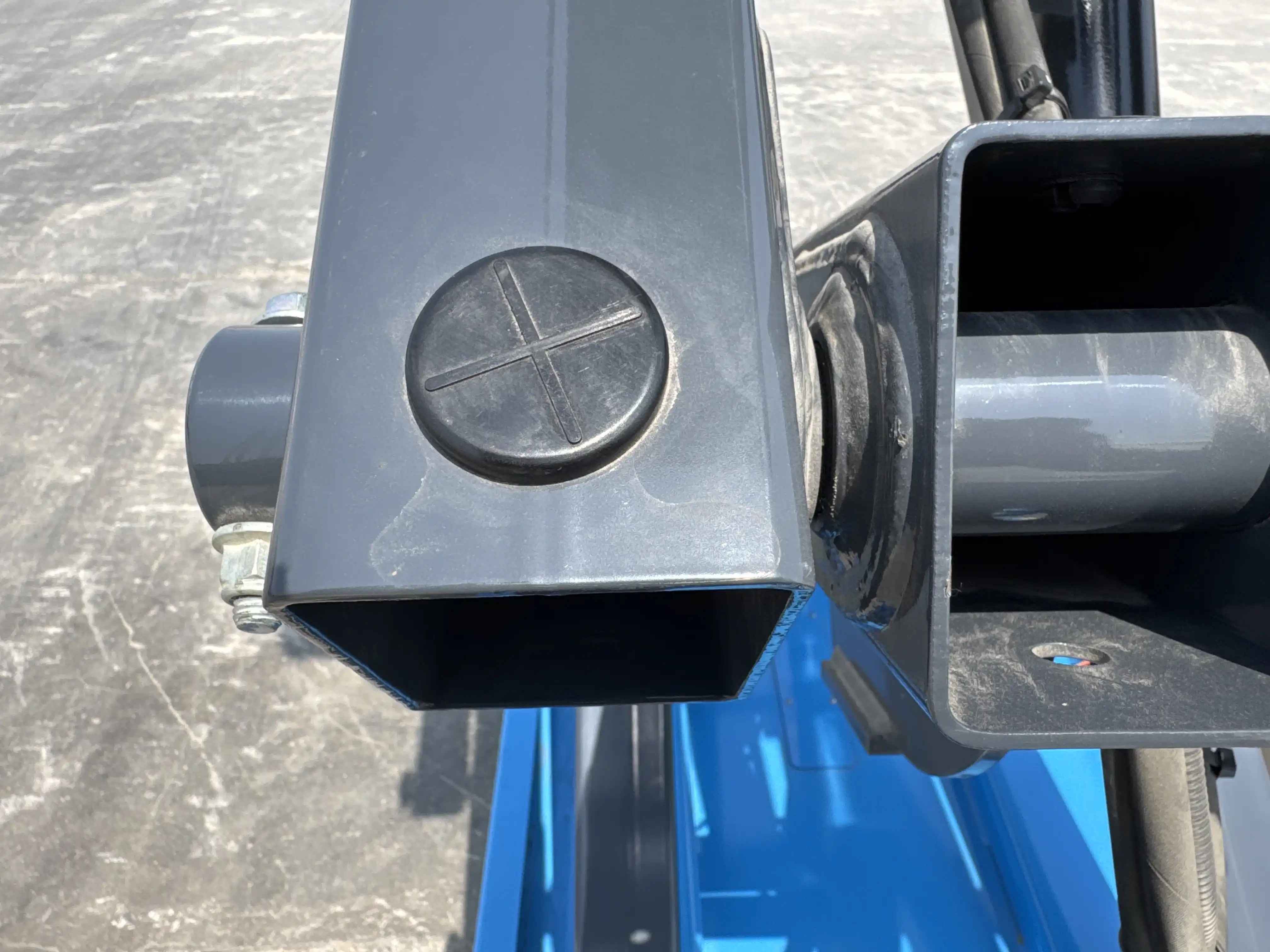 SLA-001-Sinoboom-0608N-electric-scissor-lift-inspection-structure-pin-connections