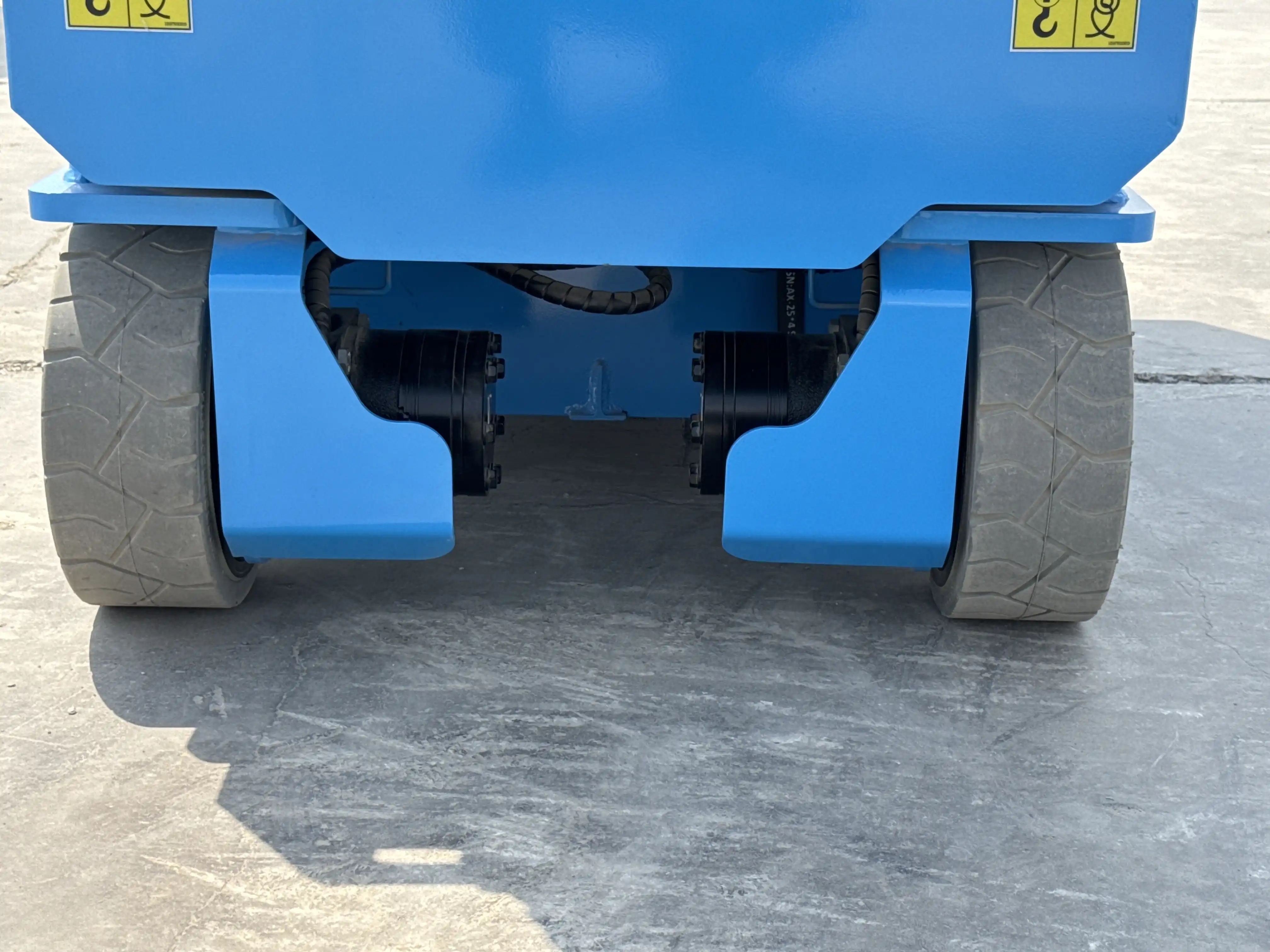 SLA-001-Sinoboom-0608N-electric-scissor-lift-inspection-Chassis-Tires-condition
