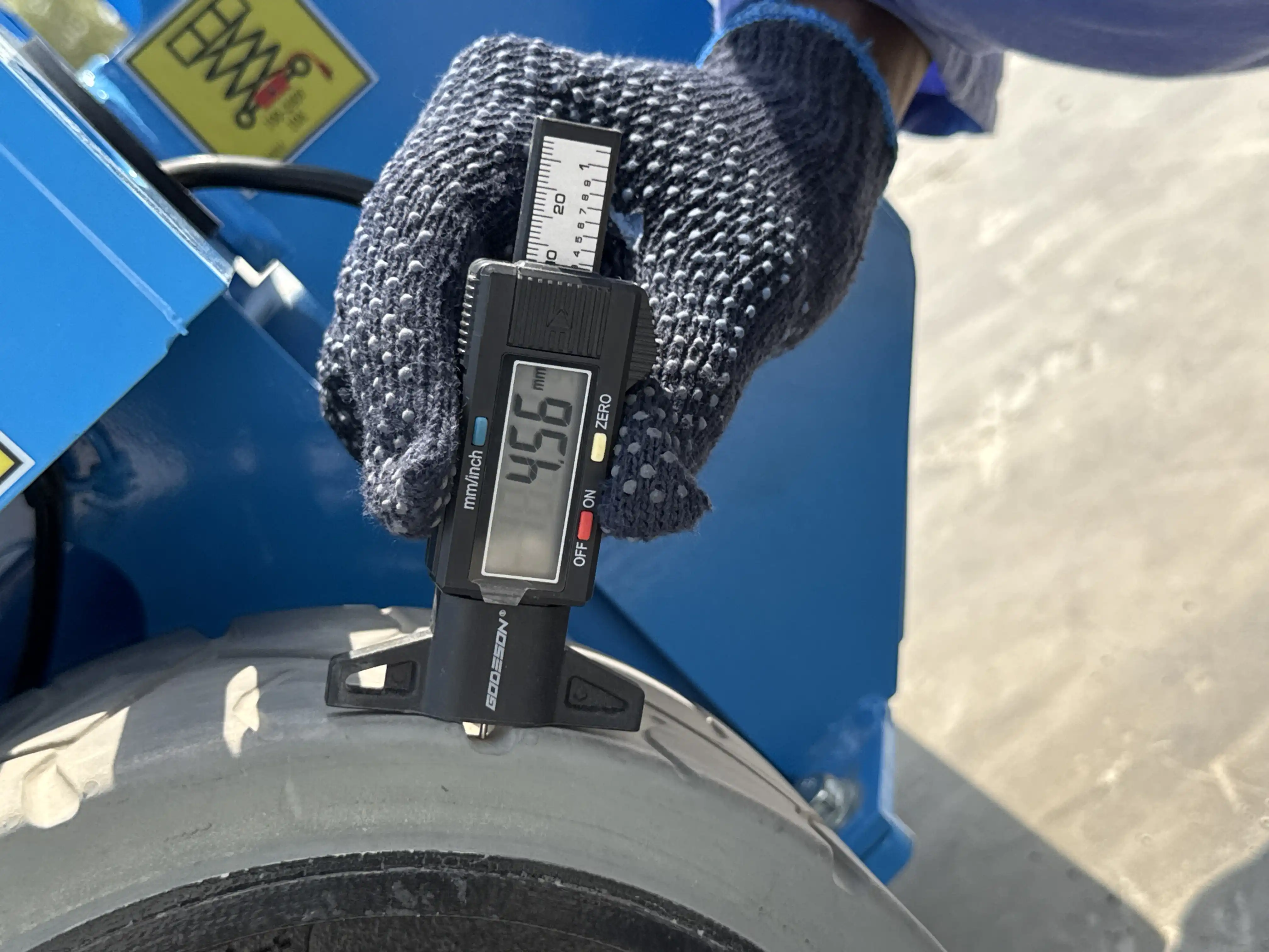 SLA-001-Sinoboom-0608N-electric-scissor-lift-inspection-Chassis-Tires-tread-depth