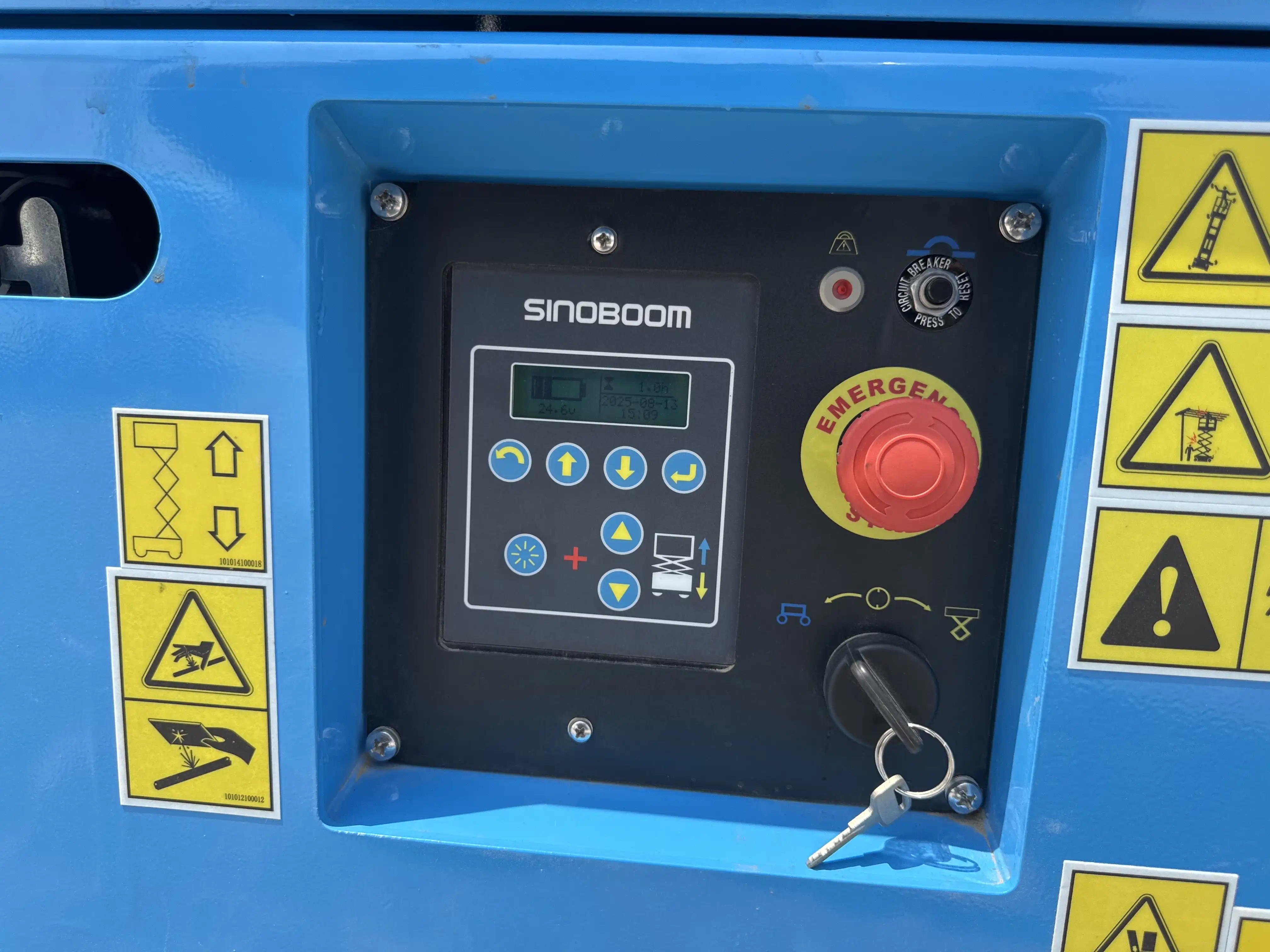 SLA-001-Sinoboom-0608N-electric-scissor-lift-inspection-cabin-ground-control