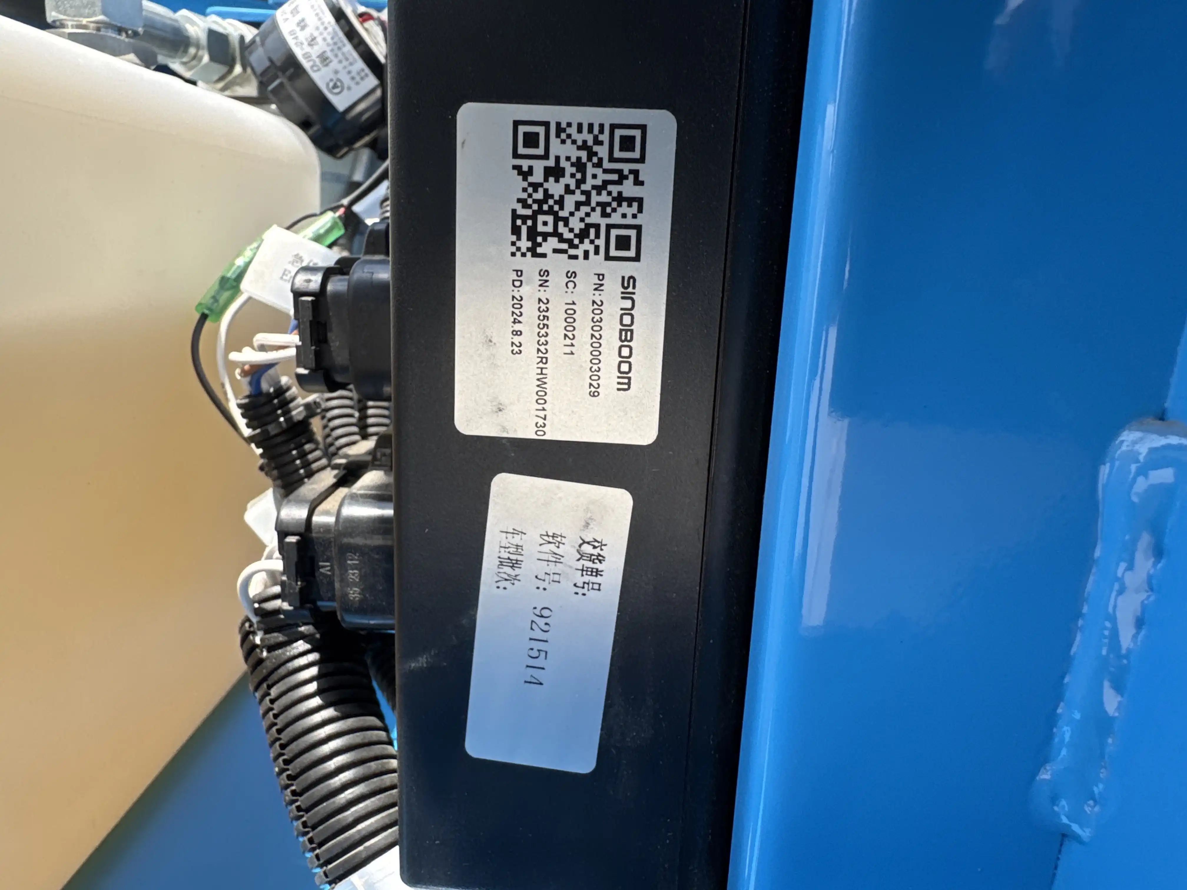 SLA-001-Sinoboom-0608N-electric-scissor-lift-inspection-cabin-ground-control