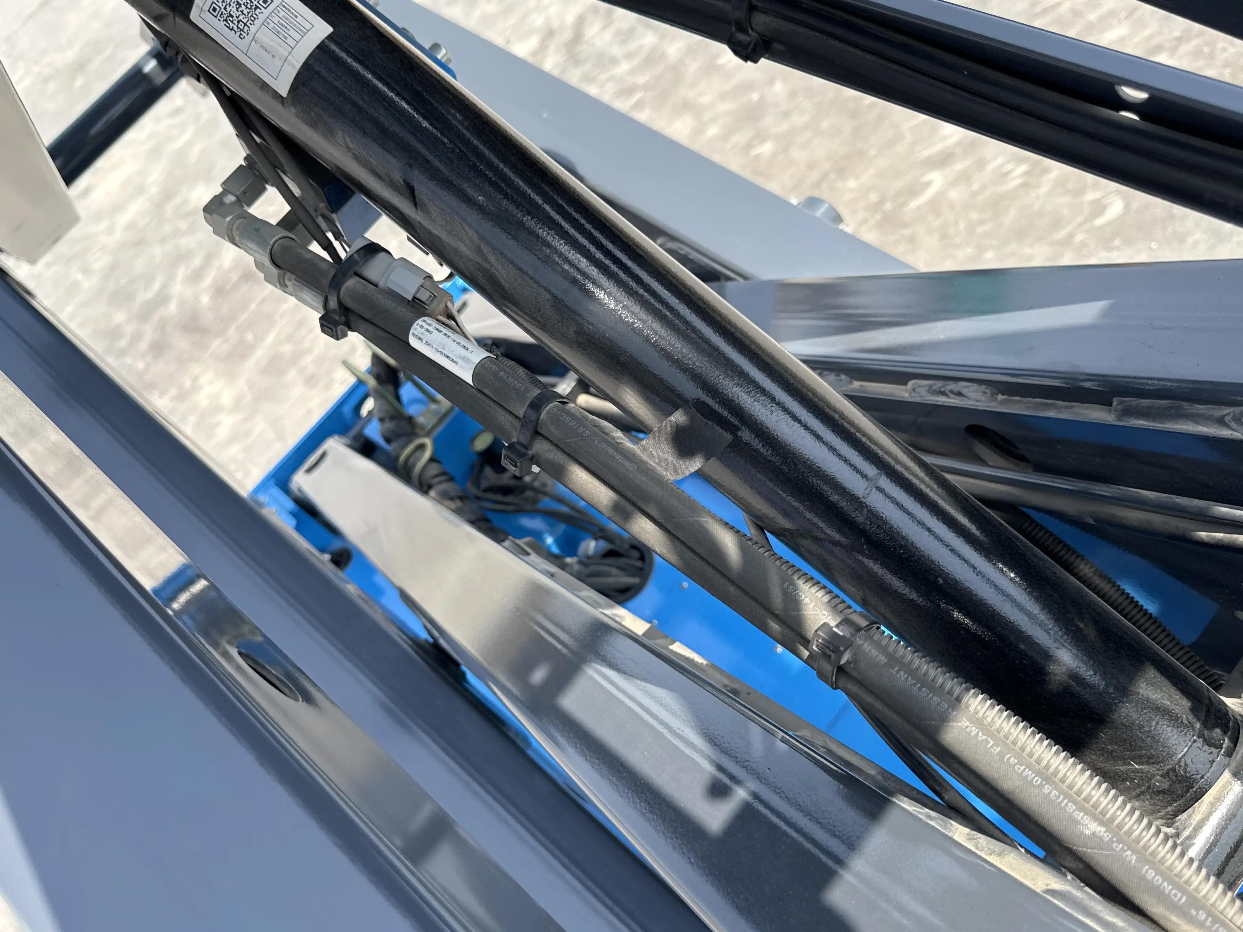SLA-001-Sinoboom-0608N-electric-scissor-lift-inspection-hydraulics-hydraulic-hoses-and-lines