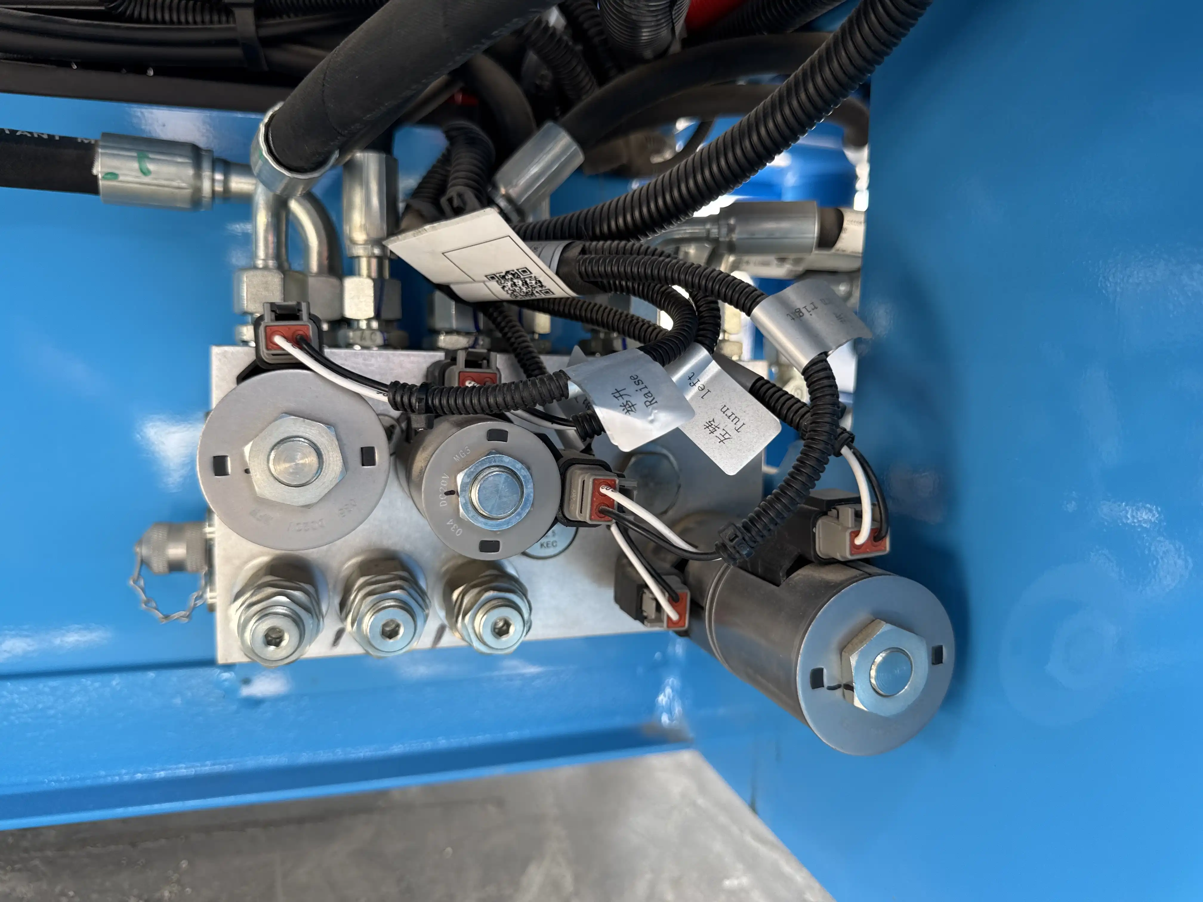 SLA-001-Sinoboom-0608N-electric-scissor-lift-inspection-hydraulics-main-control-valve-MCV
