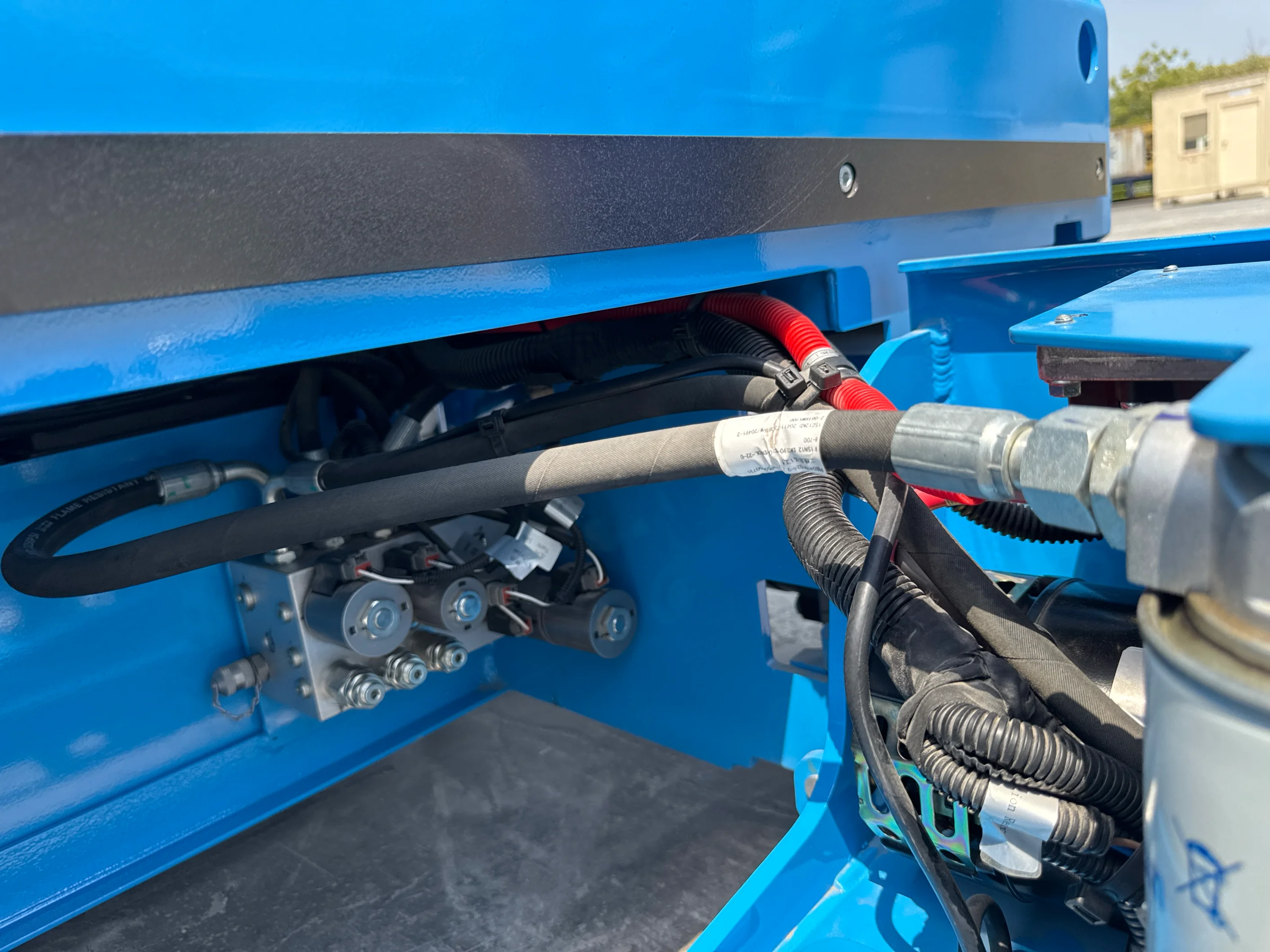 SLA-001-Sinoboom-0608N-electric-scissor-lift-inspection-hydraulics-hydraulic-hoses-and-lines