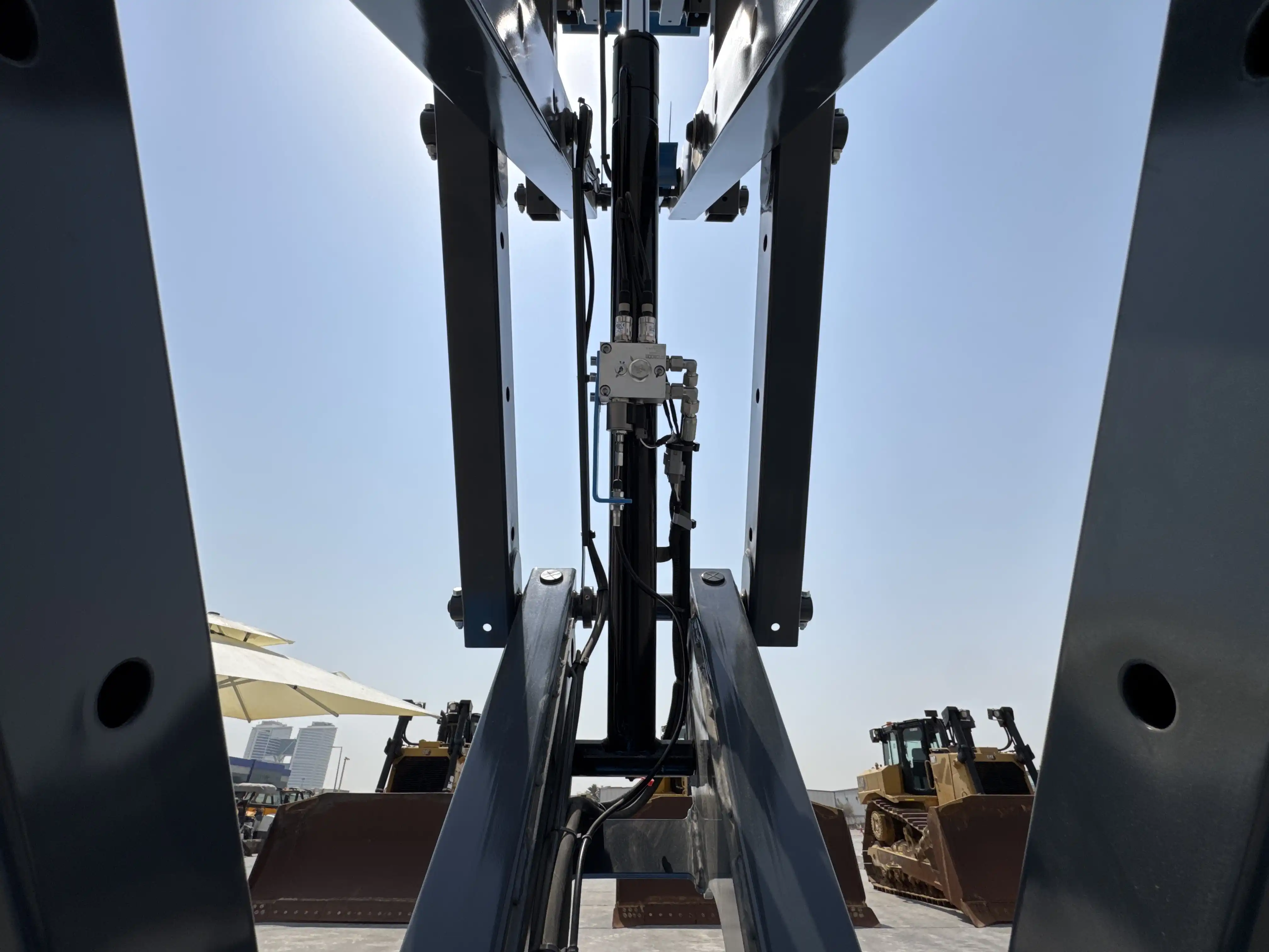 SLA-001-Sinoboom-0608N-electric-scissor-lift-inspection-hydraulics-scissor-cylinders