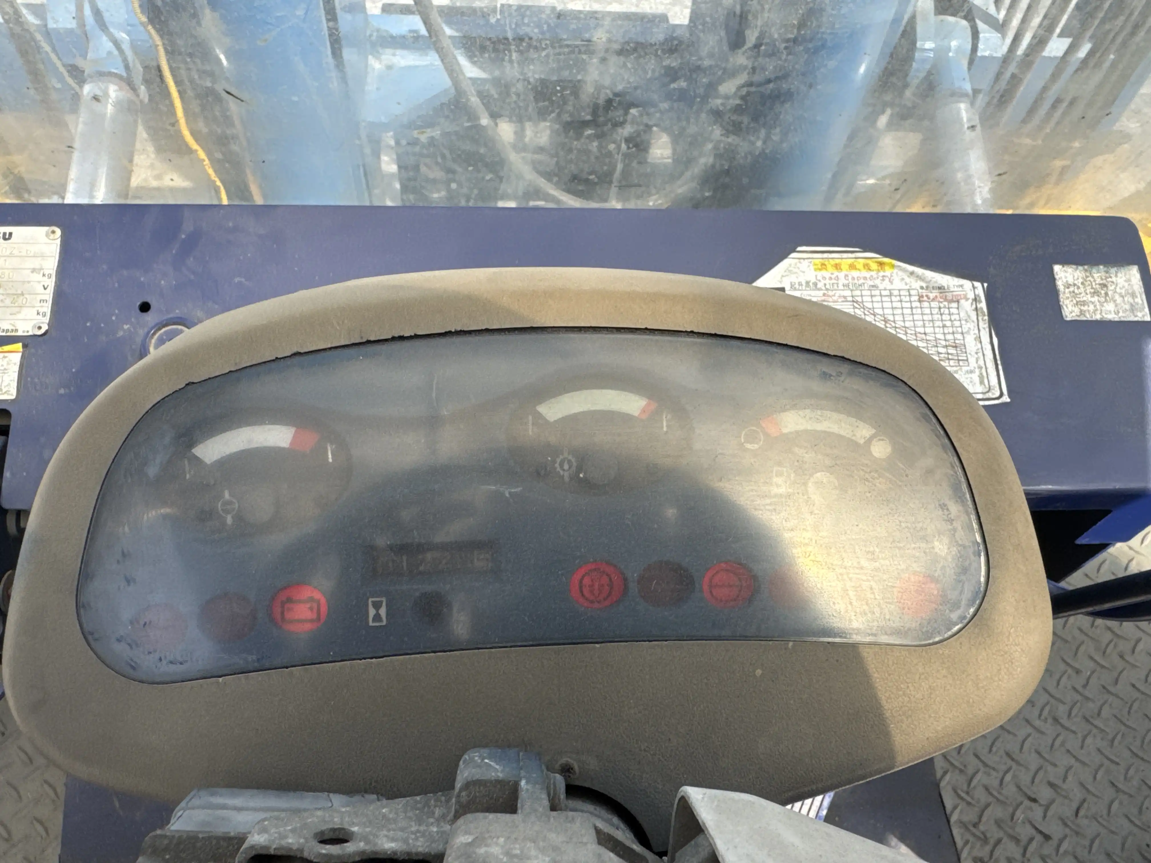 FLM-001-Komatsu-FD200Z-6-forklift-inspection-cabin-instrument-cluster
