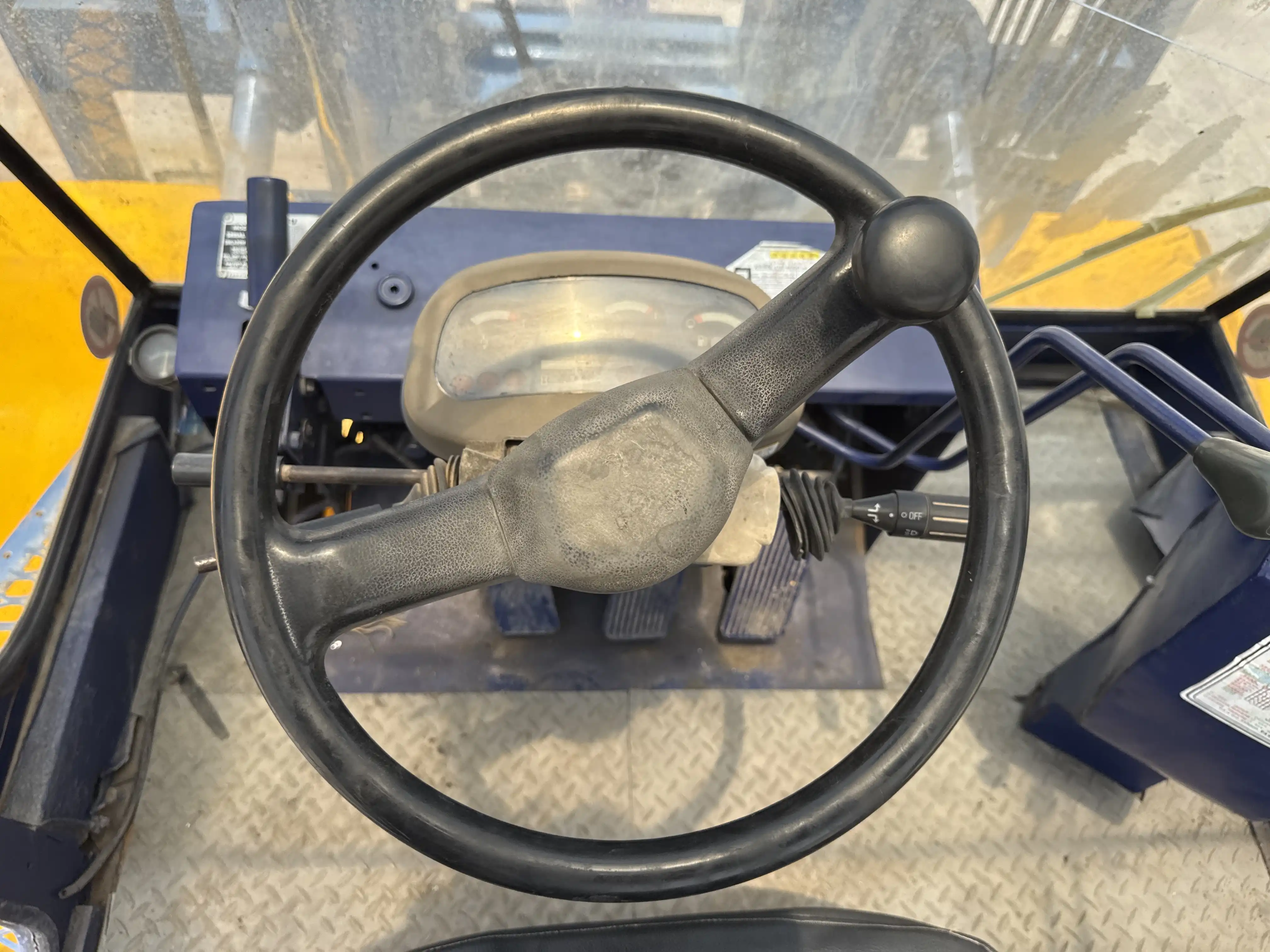 FLM-001-Komatsu-FD200Z-6-forklift-inspection-cabin-steering-response