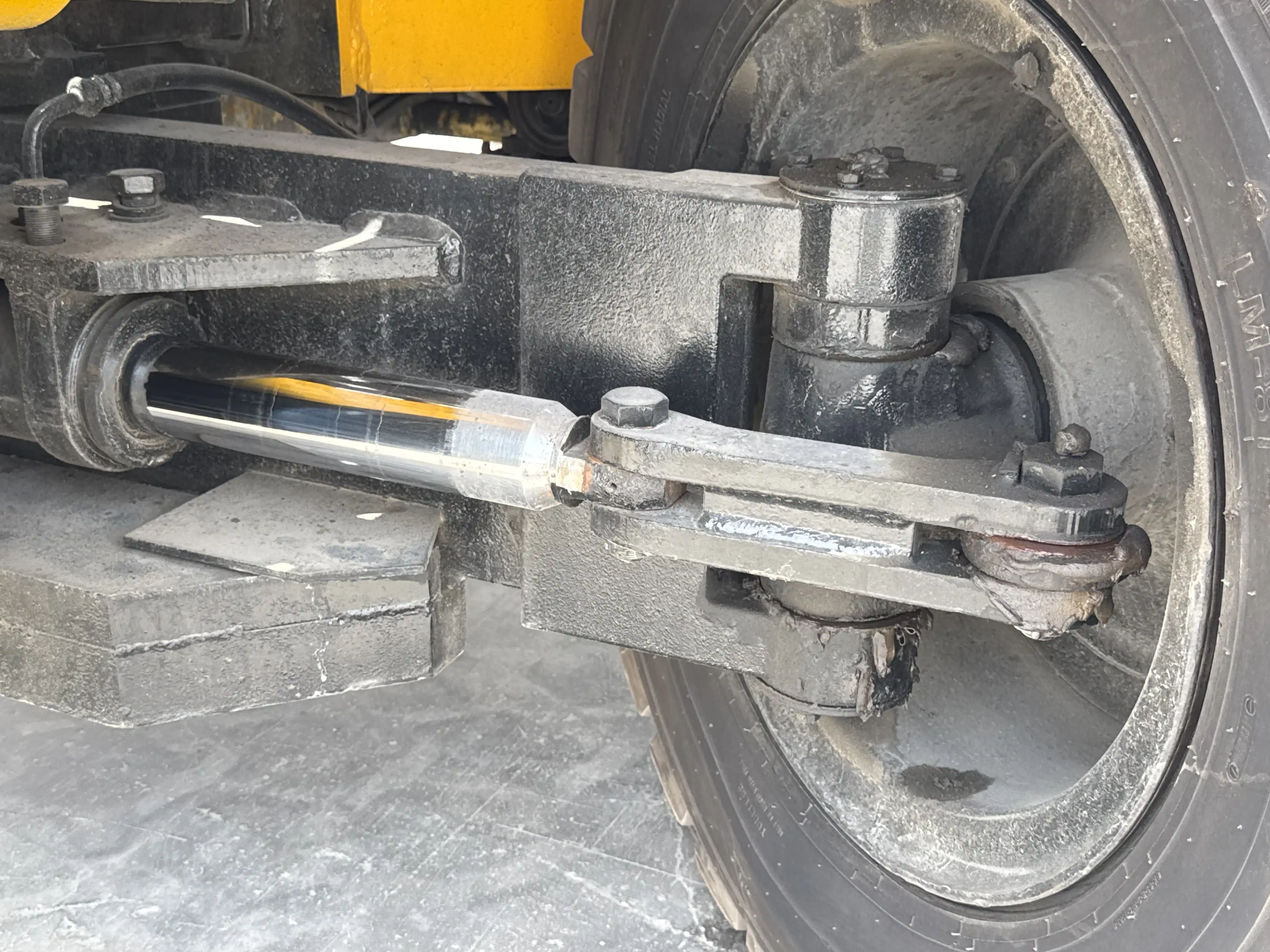 FLM-001-Komatsu-FD200Z-6-forklift-inspection-cabin-steering-response