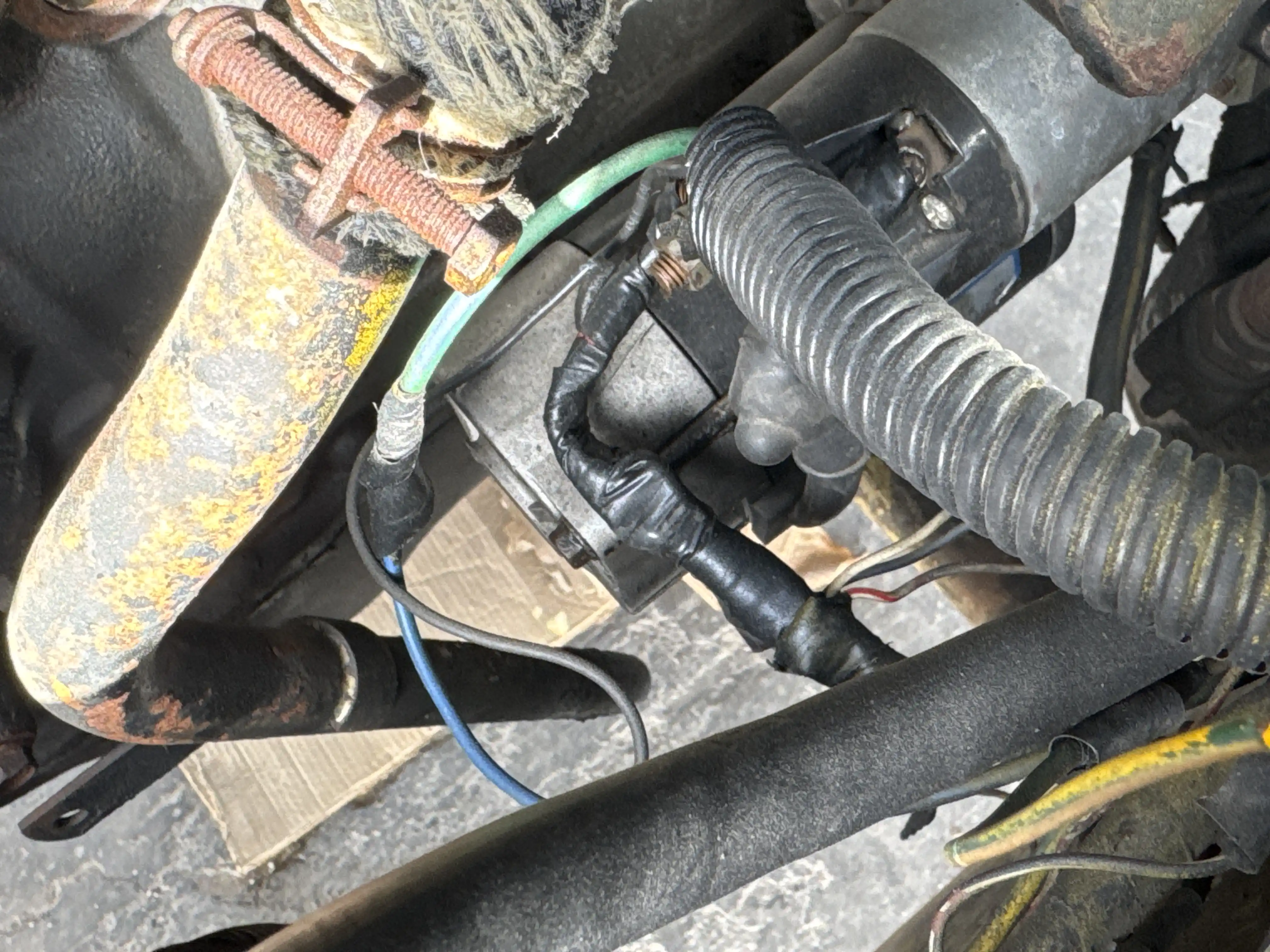 FLM-001-Komatsu-FD200Z-6-forklift-inspection-electronics-main-harness