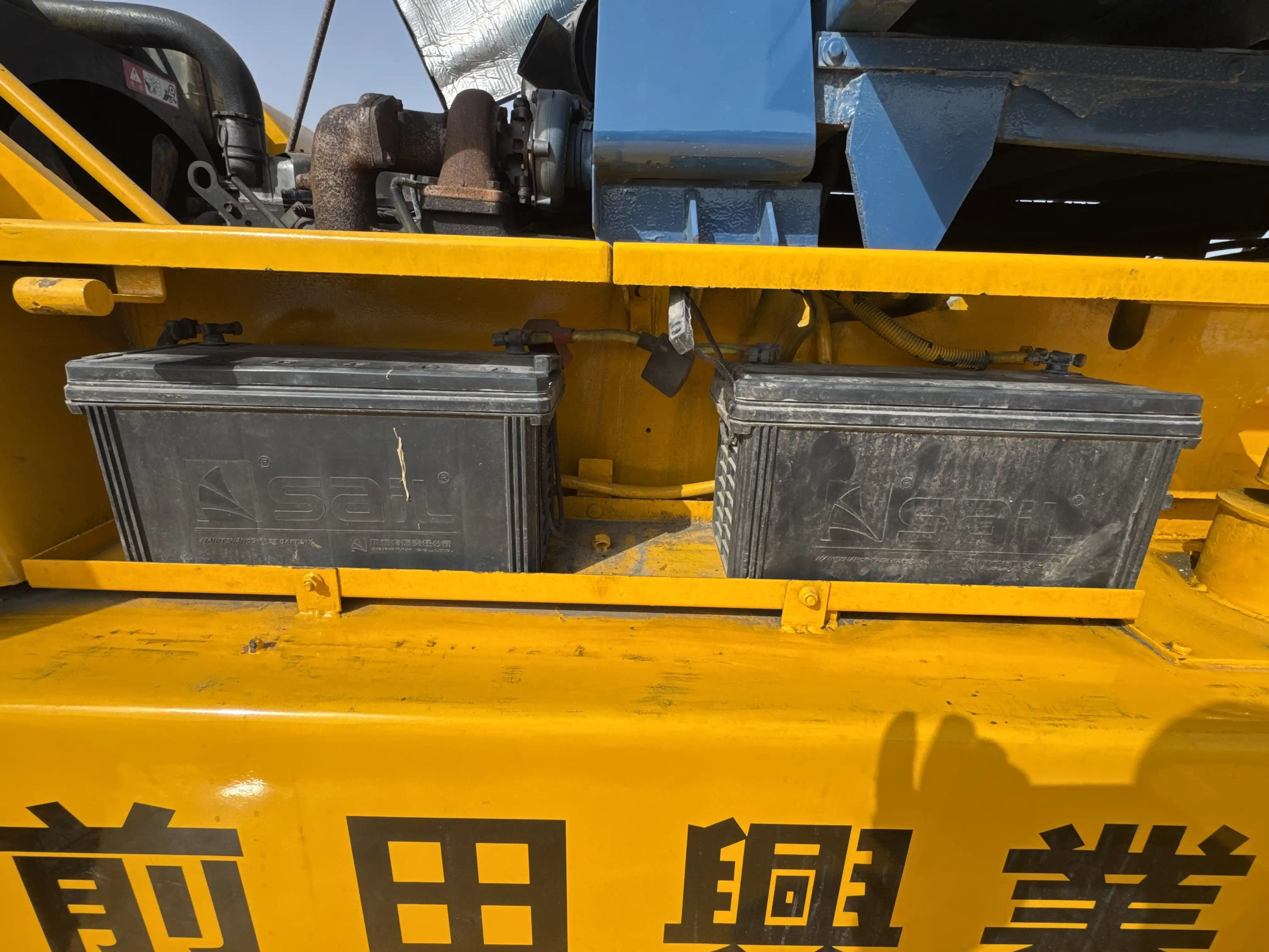 FLM-001-Komatsu-FD200Z-6-forklift-inspection-electronics-battery