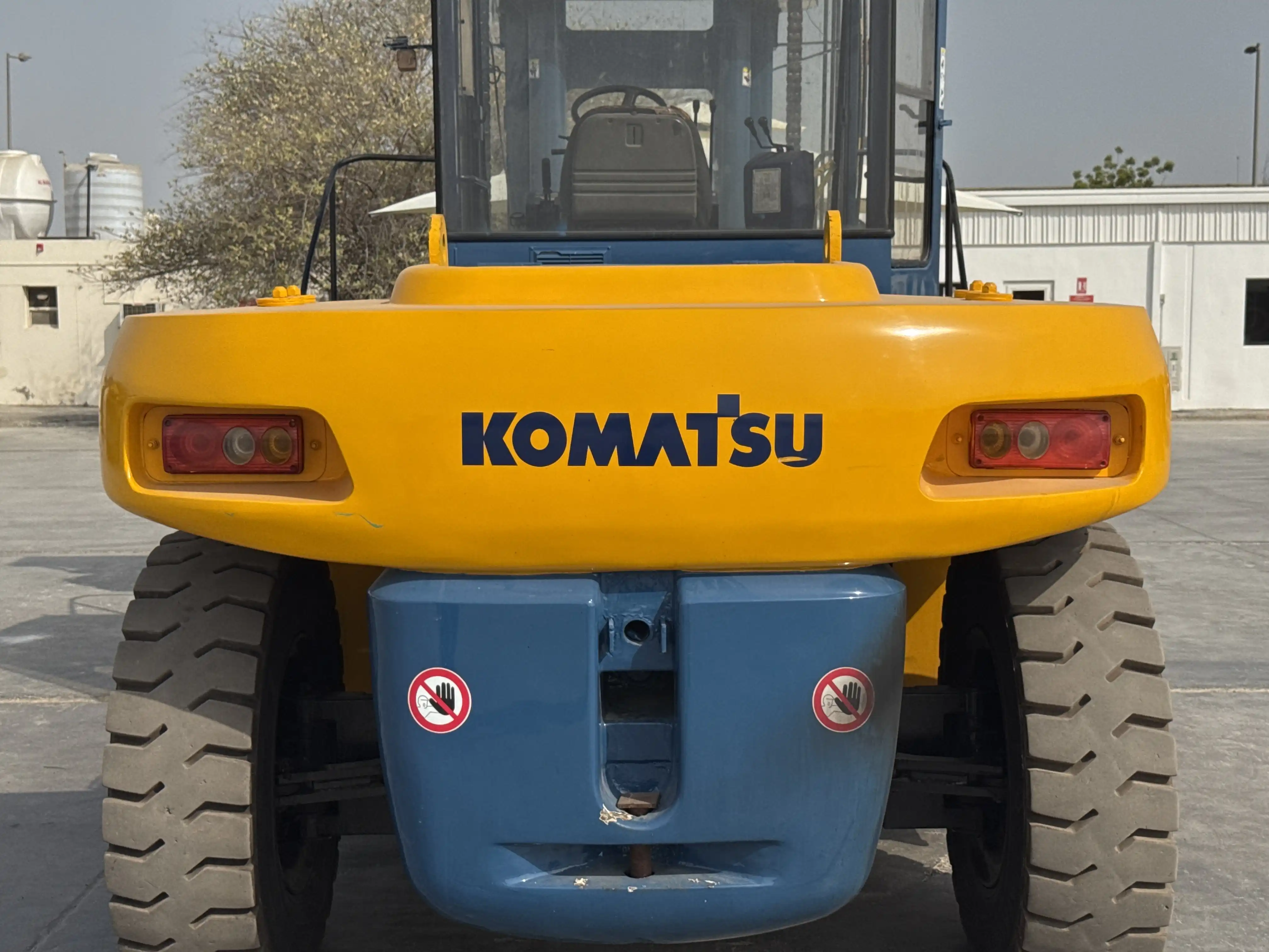 FLM-001-Komatsu-FD200Z-6-forklift-inspection-electronics-lights-and-signals