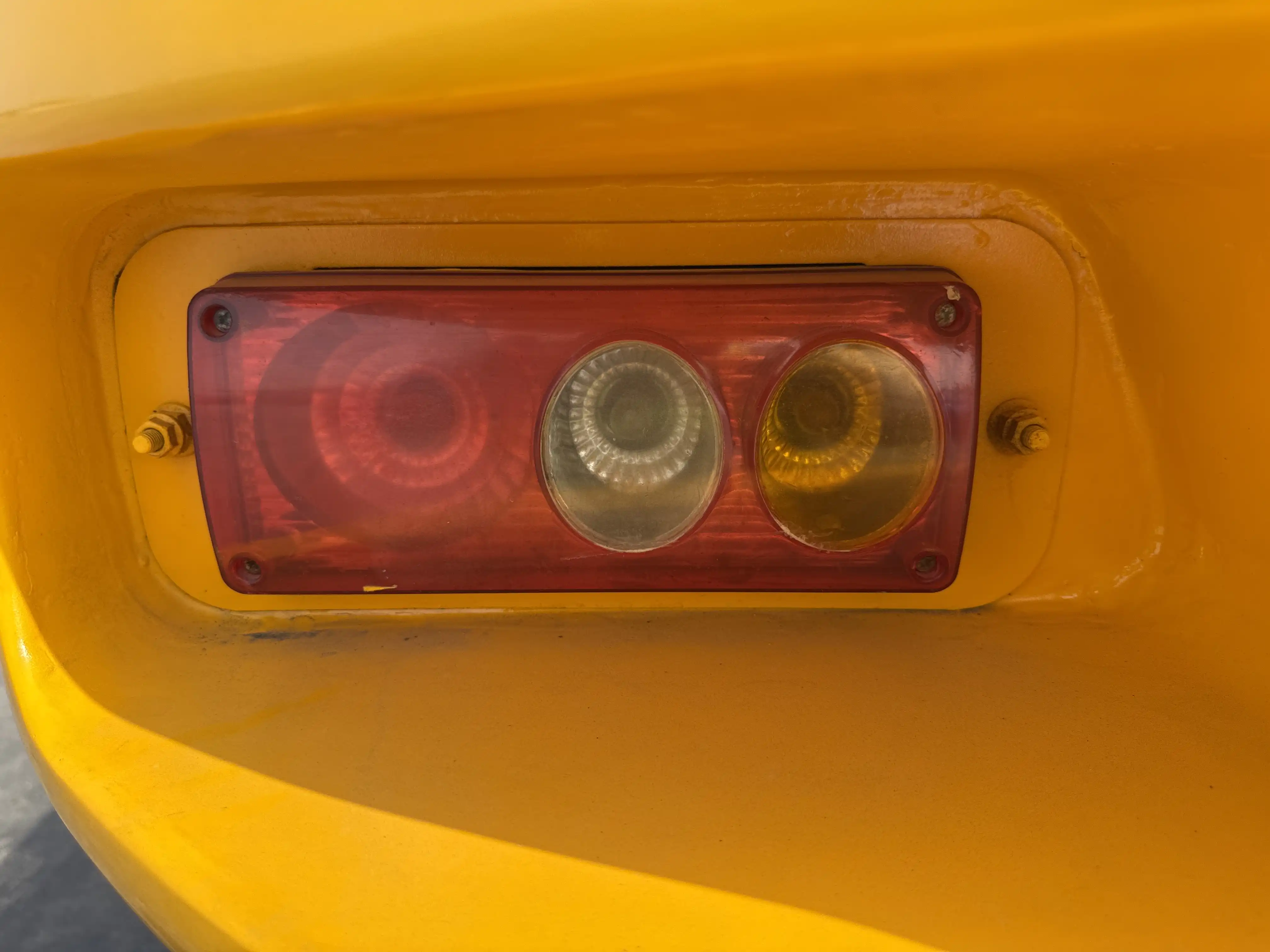 FLM-001-Komatsu-FD200Z-6-forklift-inspection-electronics-lights-and-signals