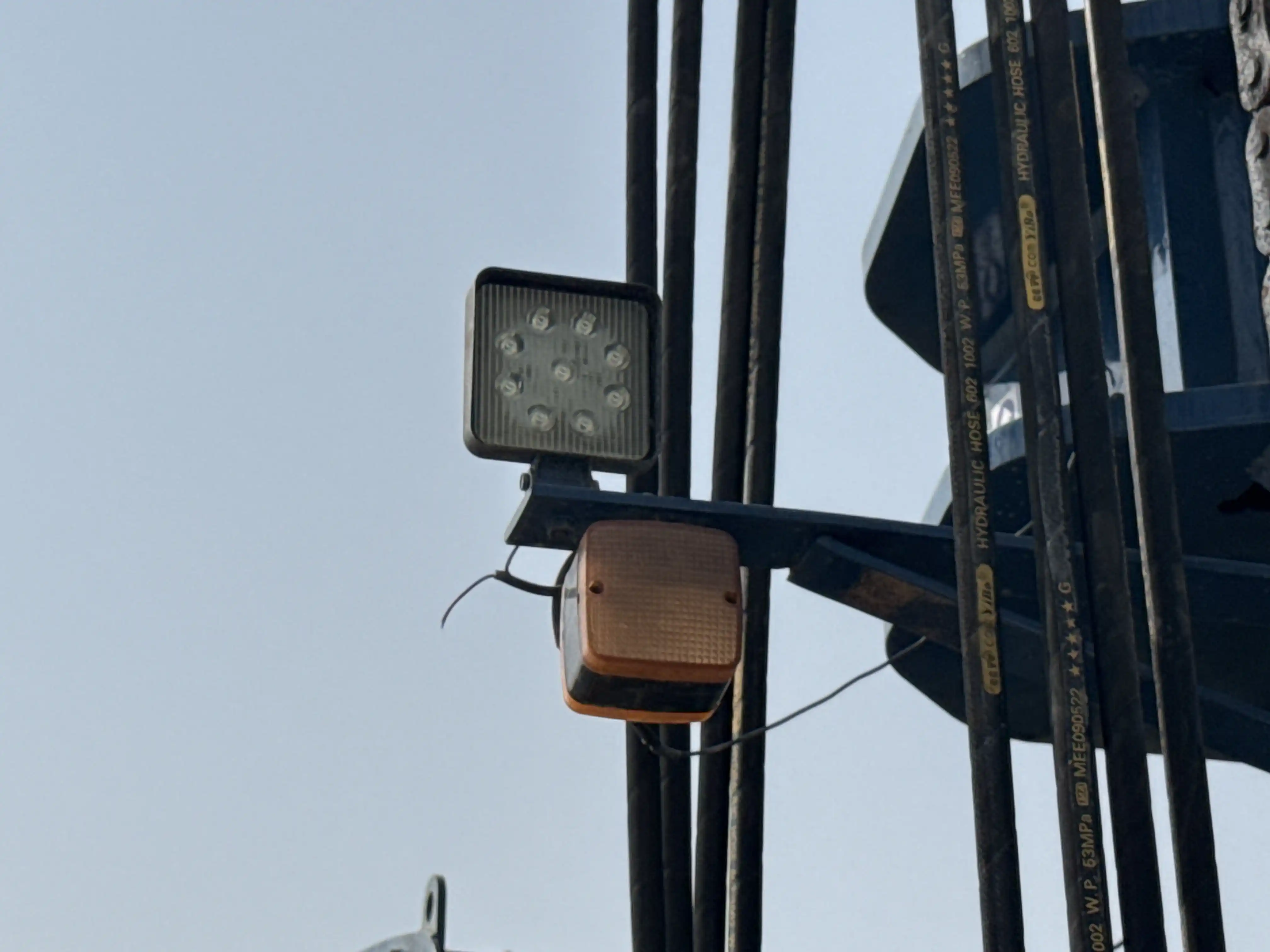 FLM-001-Komatsu-FD200Z-6-forklift-inspection-electronics-lights-and-signals