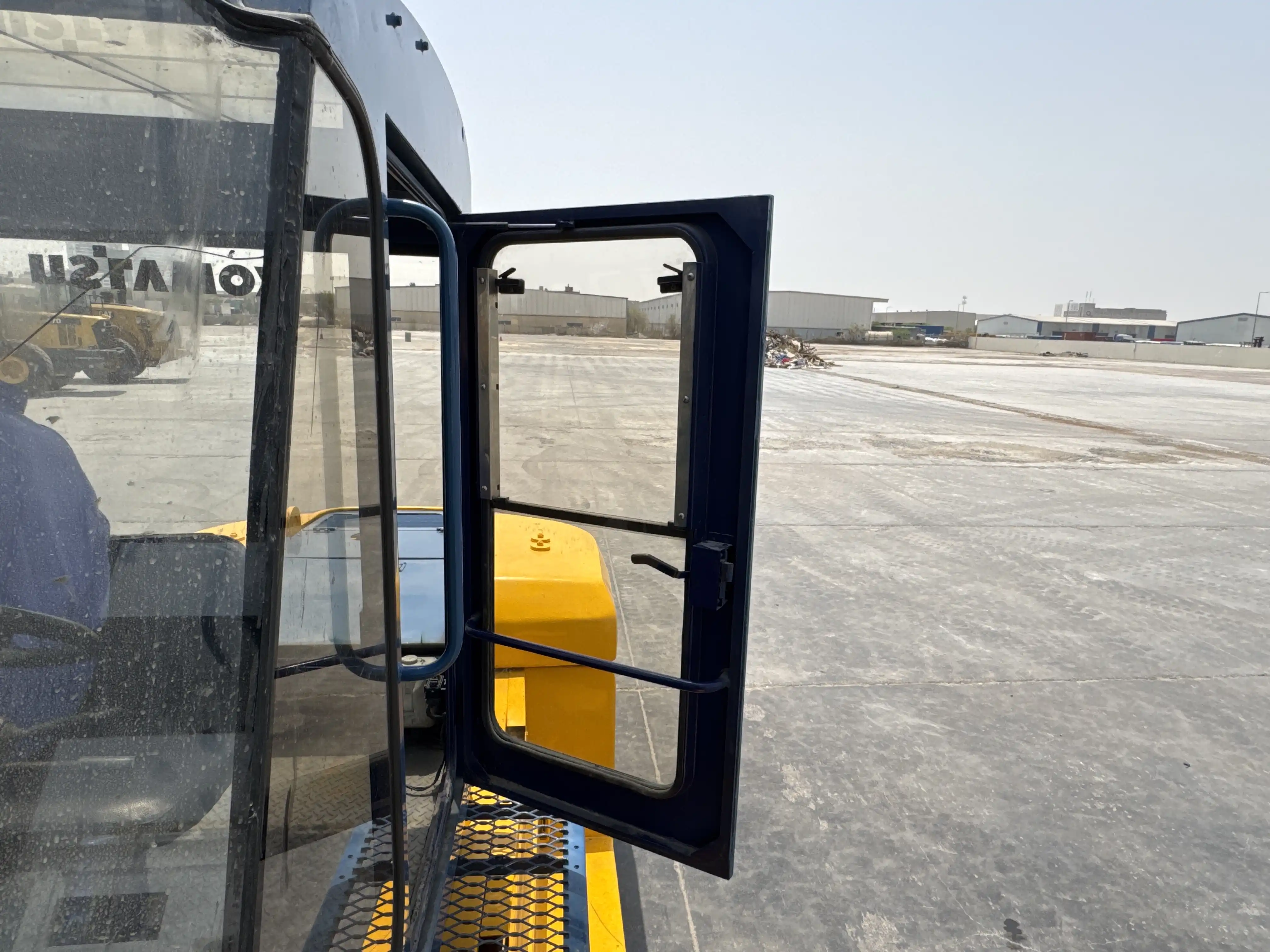 FLM-001-Komatsu-FD200Z-6-forklift-inspection-structure-doors