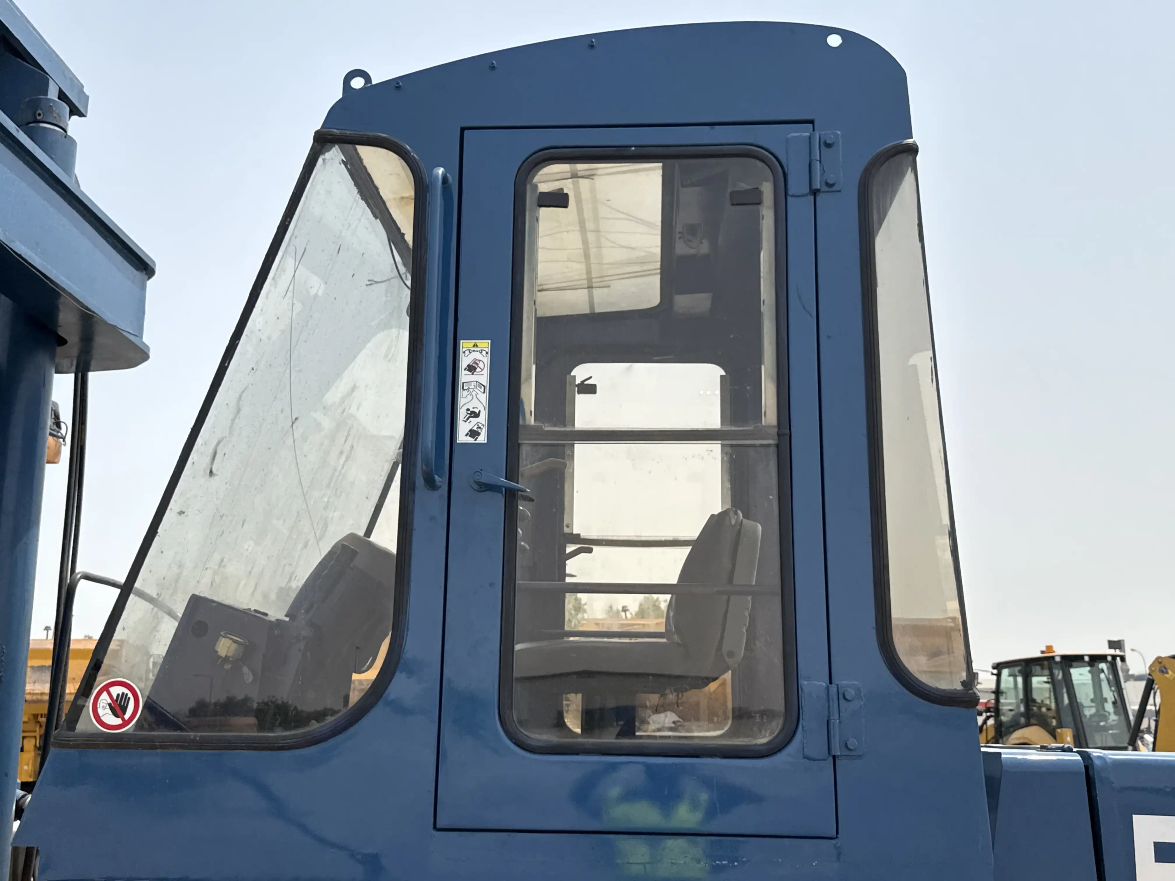 FLM-001-Komatsu-FD200Z-6-forklift-inspection-structure-doors
