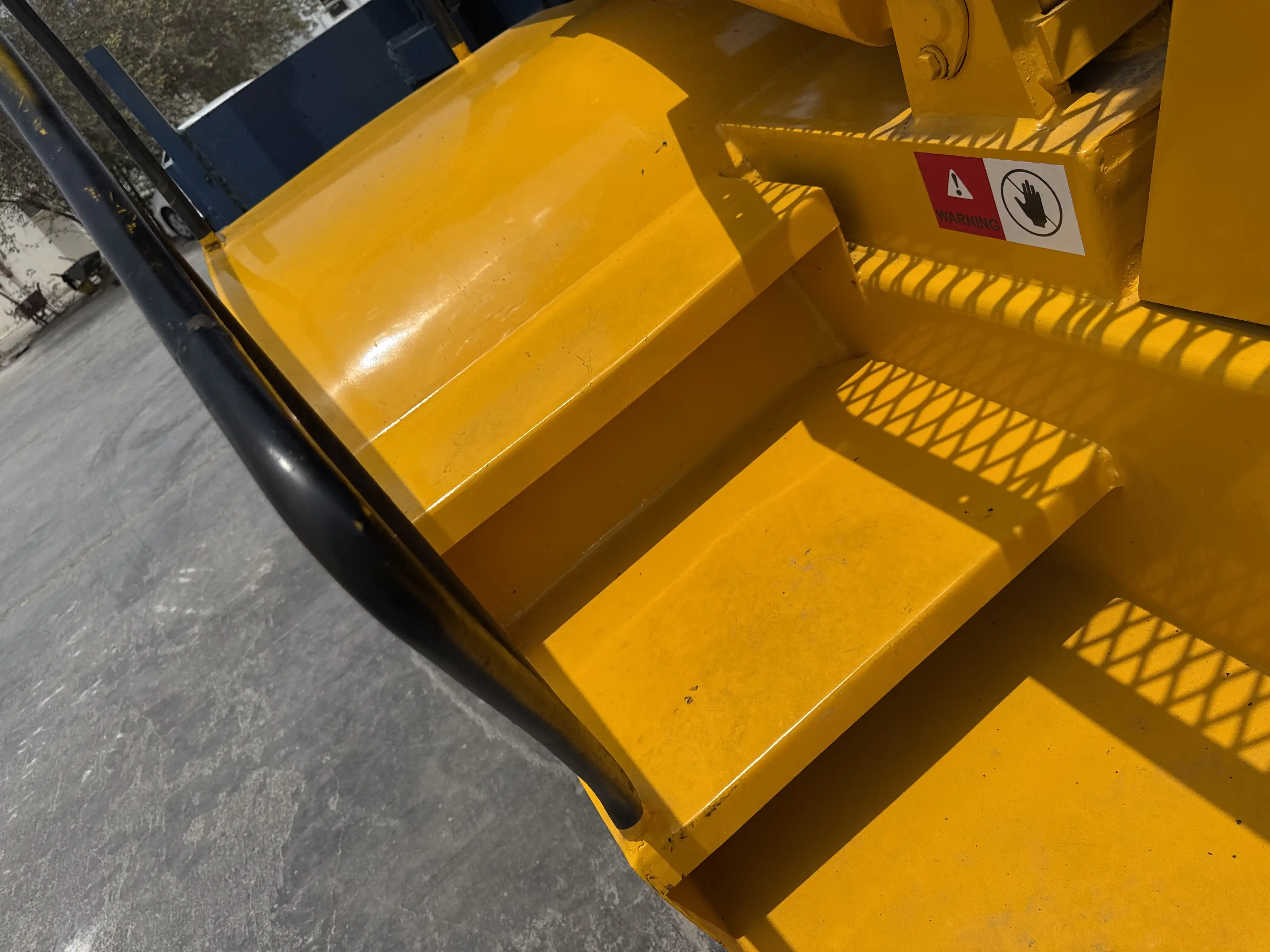 FLM-001-Komatsu-FD200Z-6-forklift-inspection-structure-steps-ladders