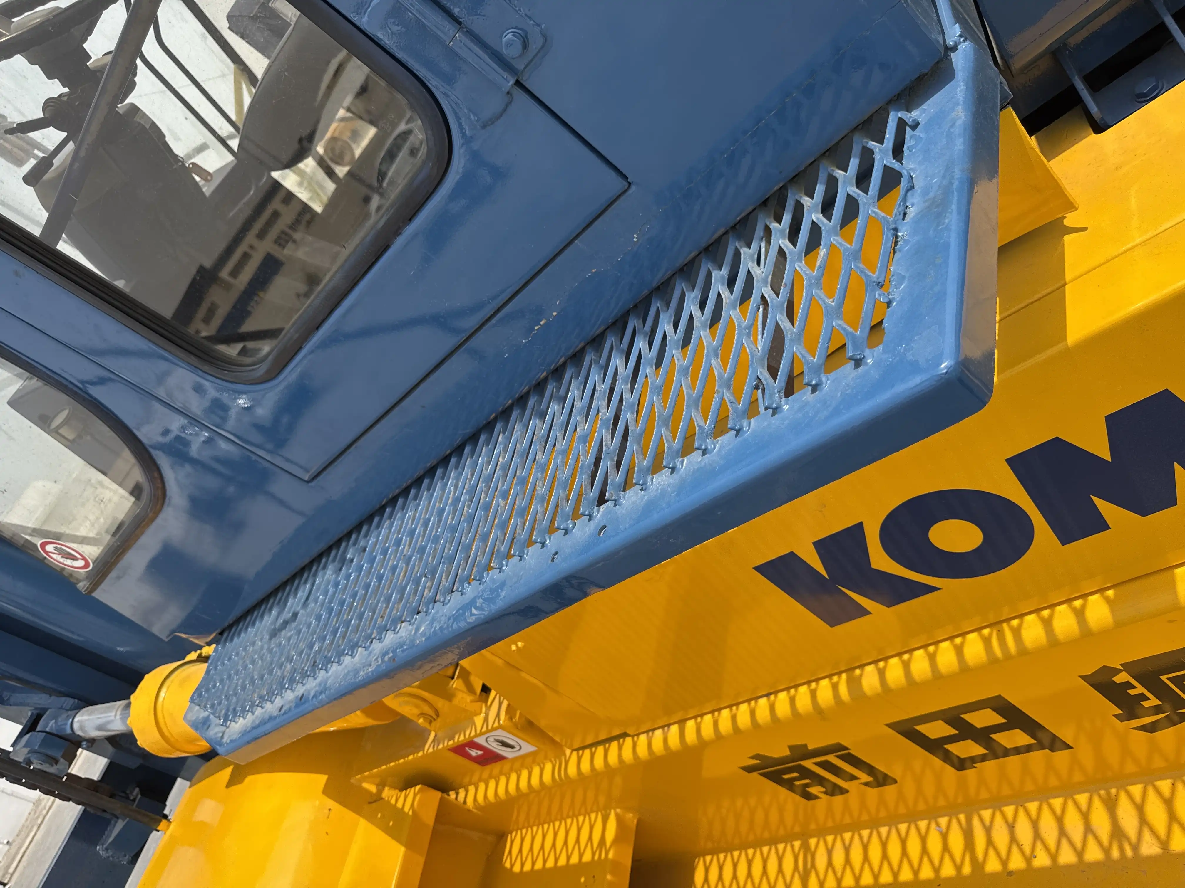 FLM-001-Komatsu-FD200Z-6-forklift-inspection-structure-steps-ladders