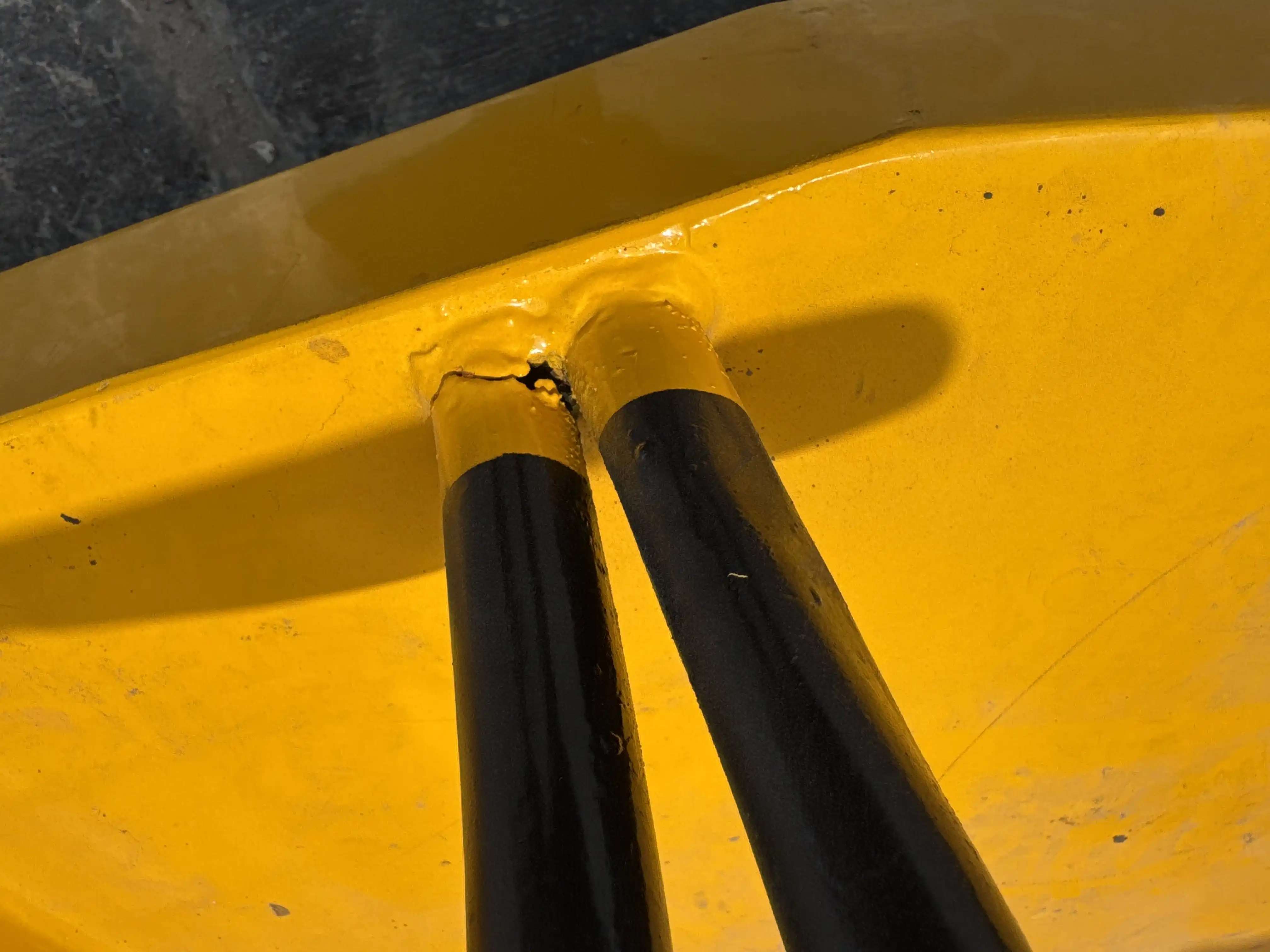 FLM-001-Komatsu-FD200Z-6-forklift-inspection-structure-handrails
