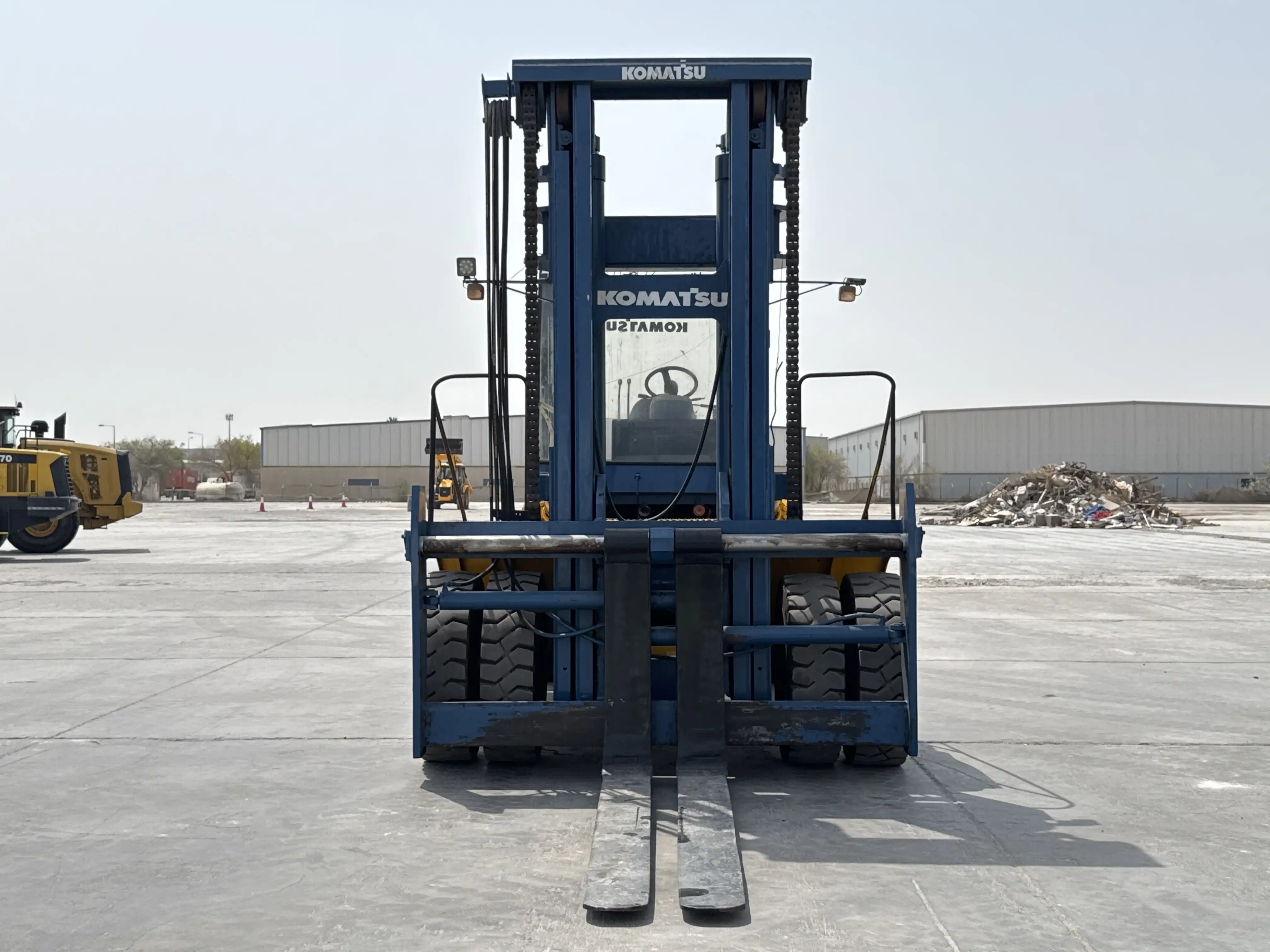 FLM-001-Komatsu-FD200Z-6-forklift-inspection-structure-paint