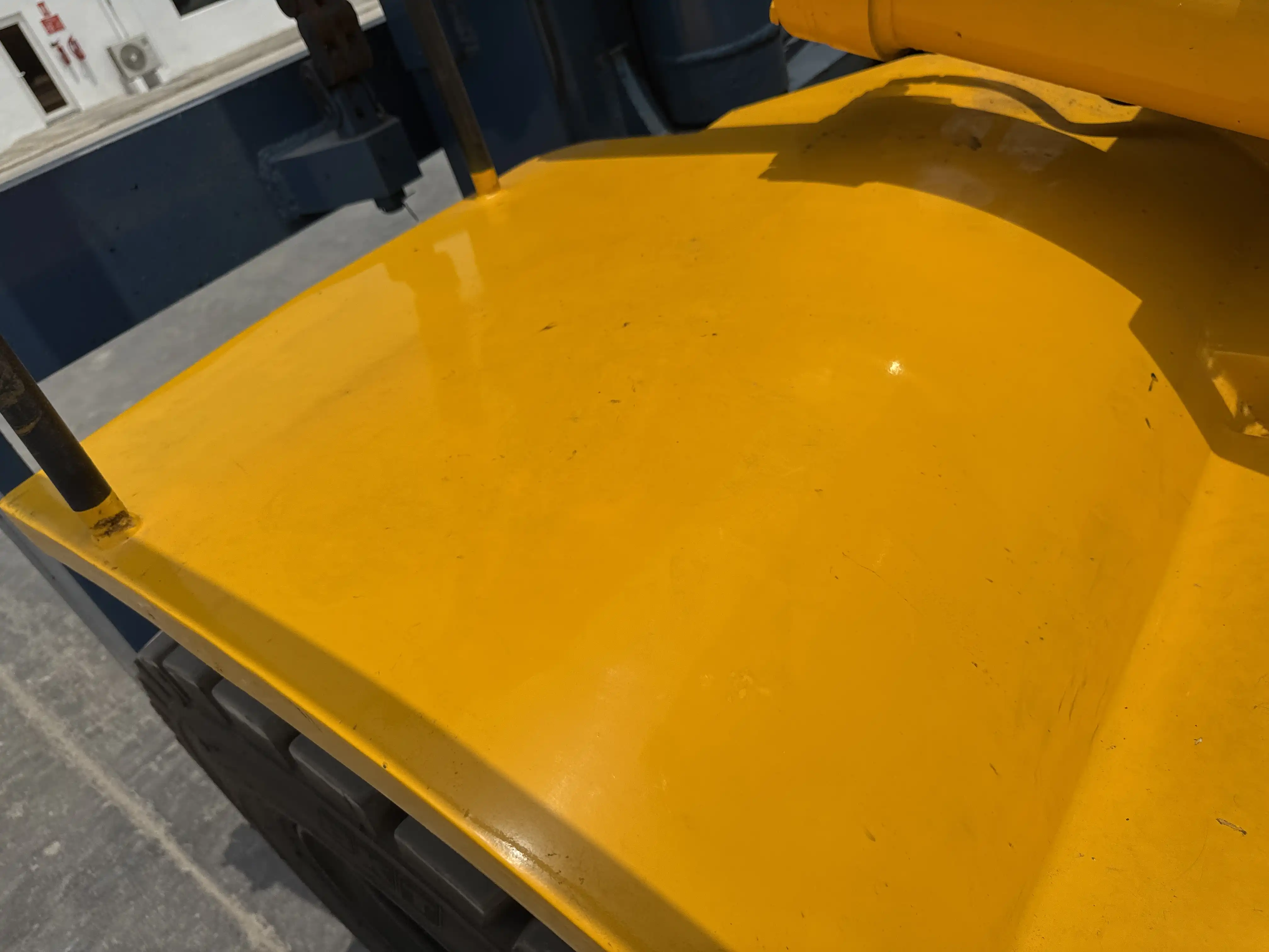 FLM-001-Komatsu-FD200Z-6-forklift-inspection-structure-sheet-metal-fiberglass