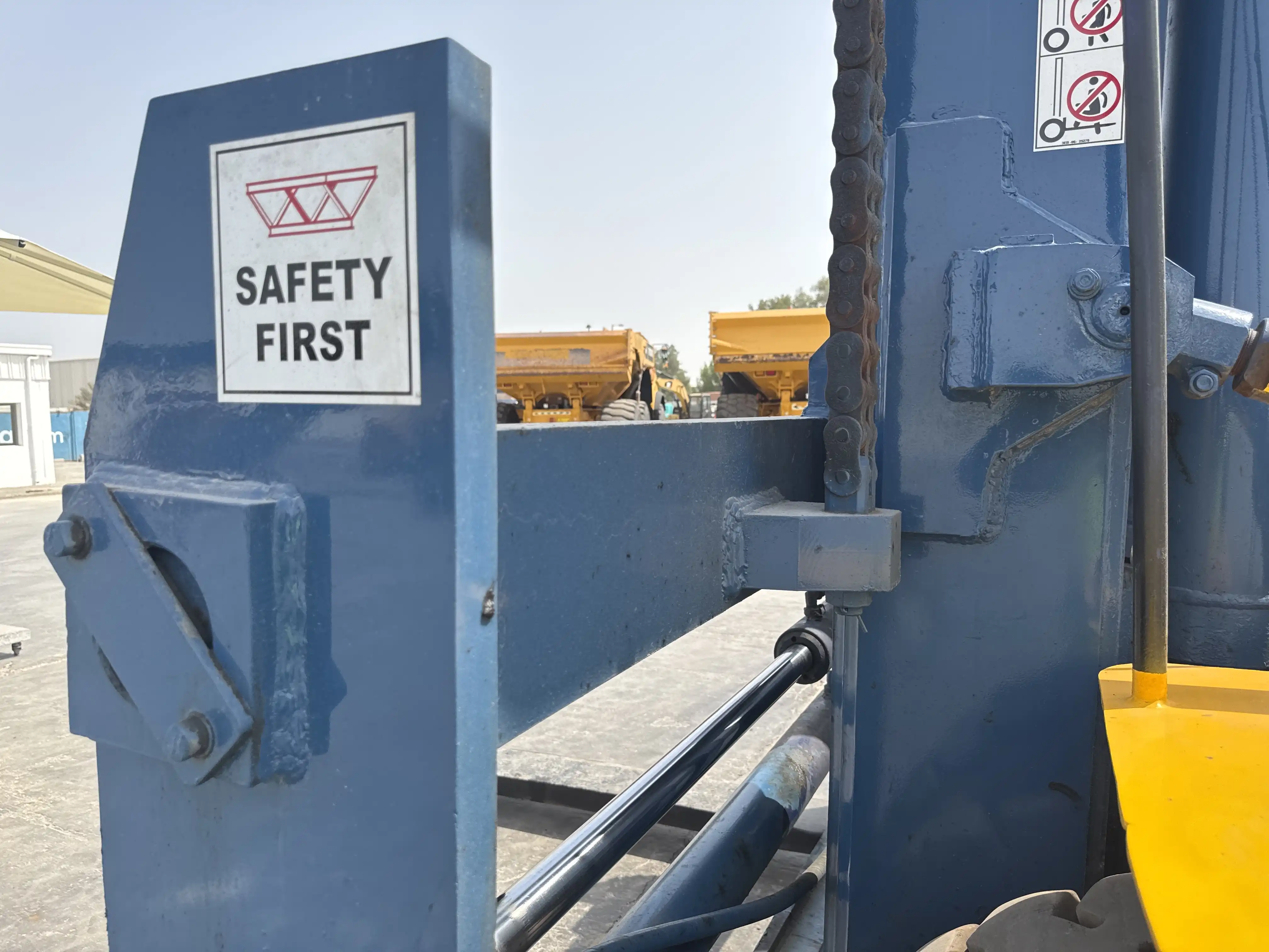 FLM-001-Komatsu-FD200Z-6-forklift-inspection-chassis-carriage
