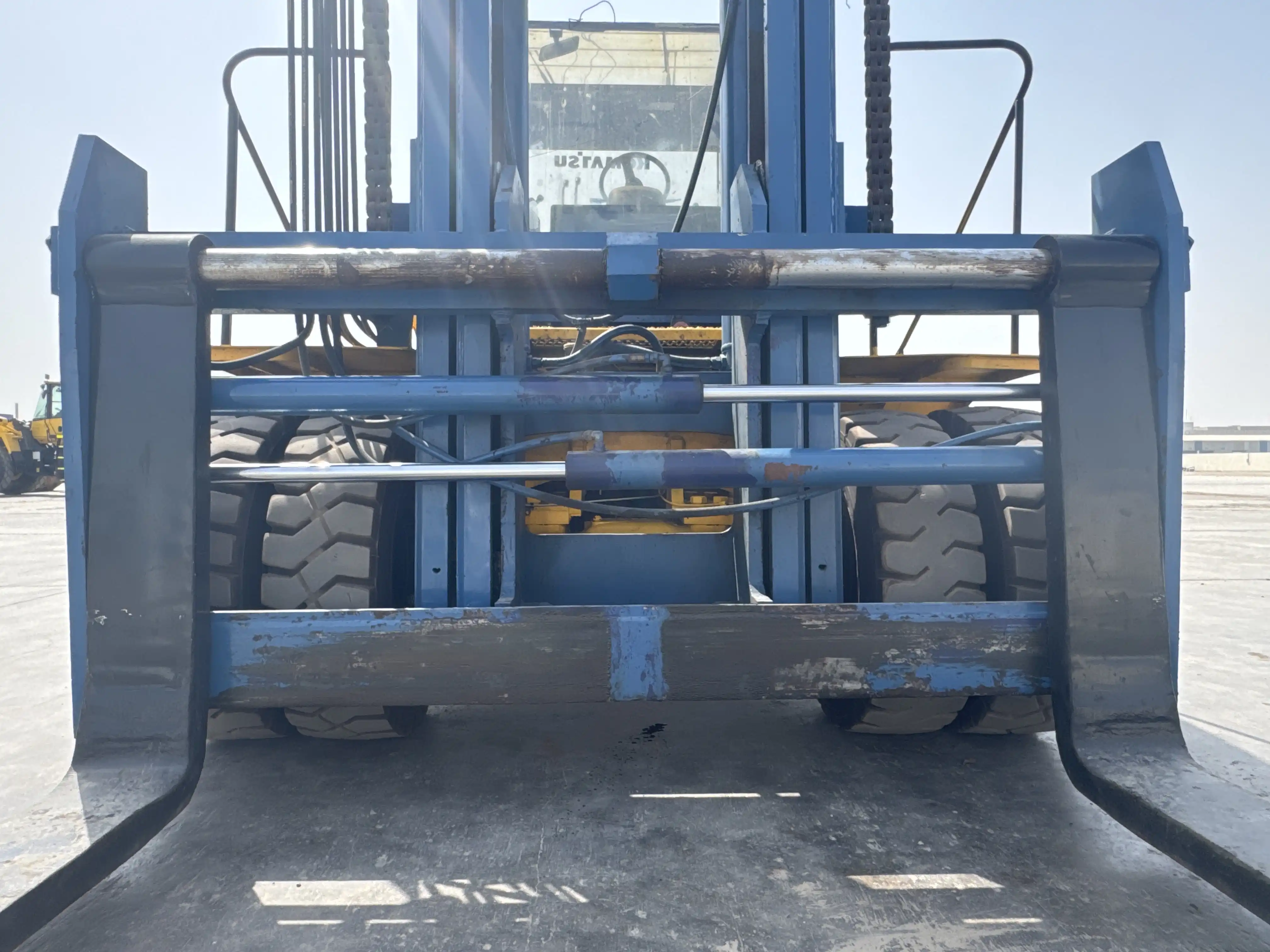 FLM-001-Komatsu-FD200Z-6-forklift-inspection-chassis-carriage