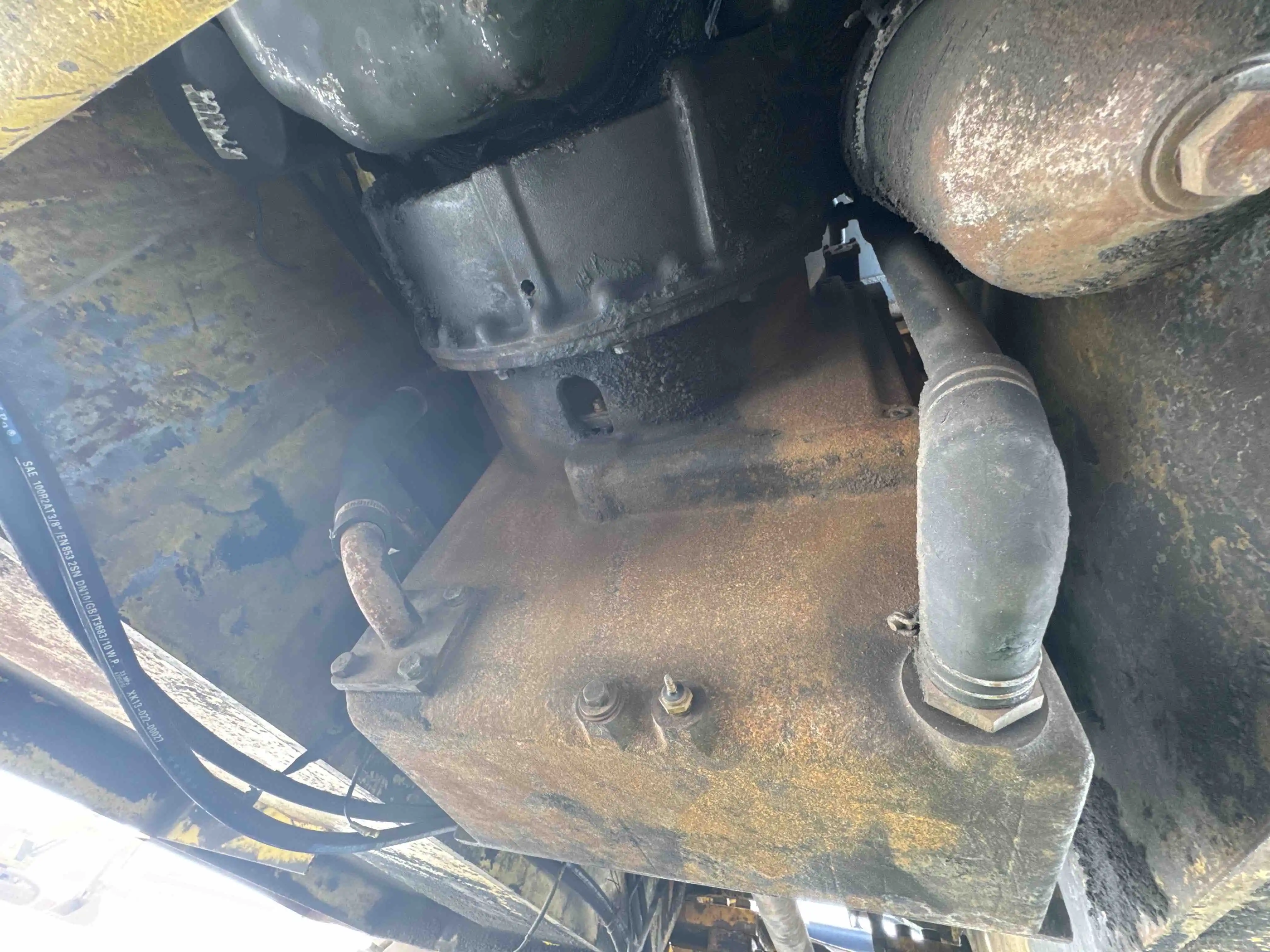 FLM-001-Komatsu-FD200Z-6-forklift-inspection-drive-system-transmission-case