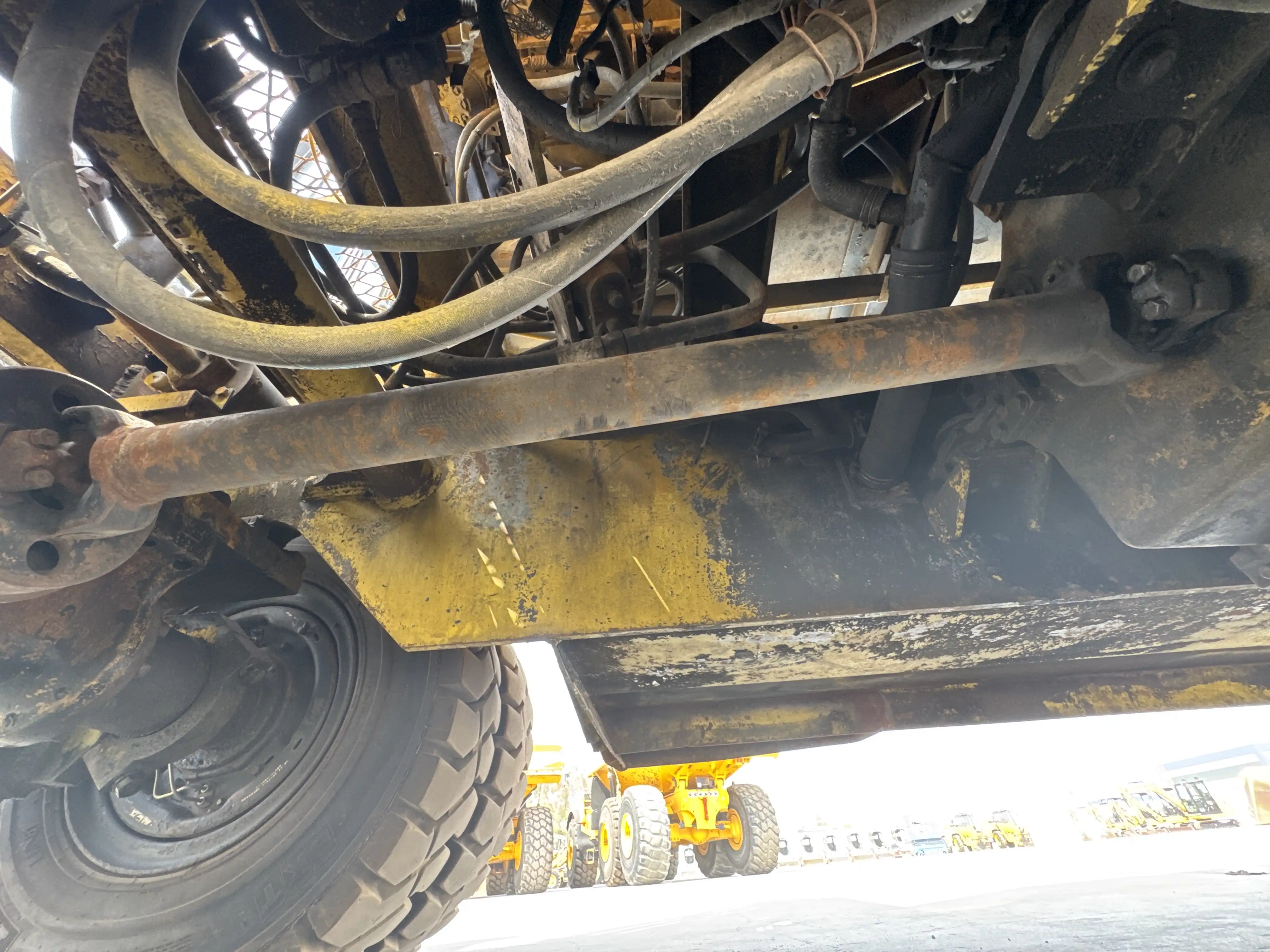 FLM-001-Komatsu-FD200Z-6-forklift-inspection-drive-system-propeller-shaft