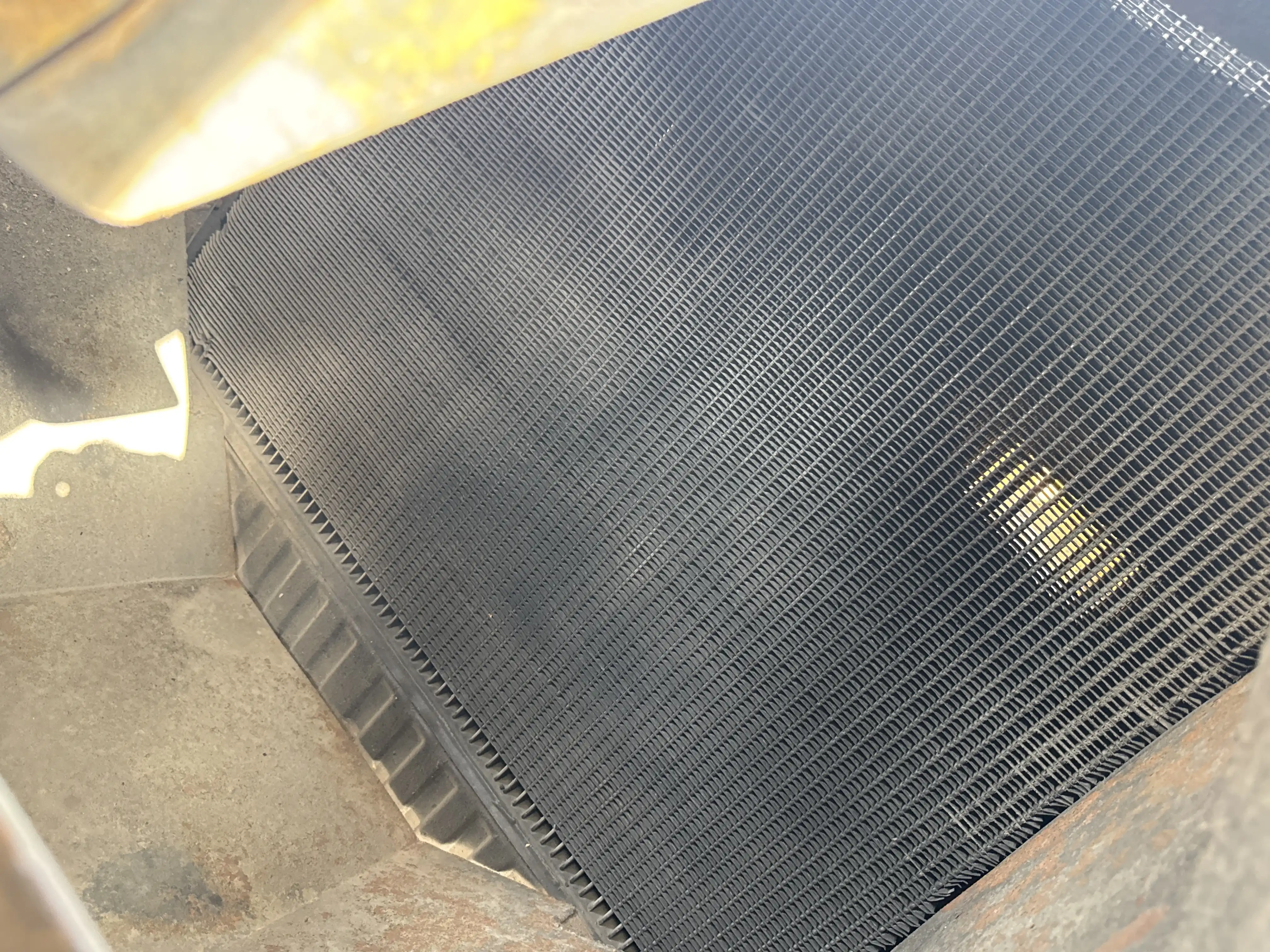 FLM-001-Komatsu-FD200Z-6-forklift-inspection-engine-radiator-oil-cooler-and-air-cooler