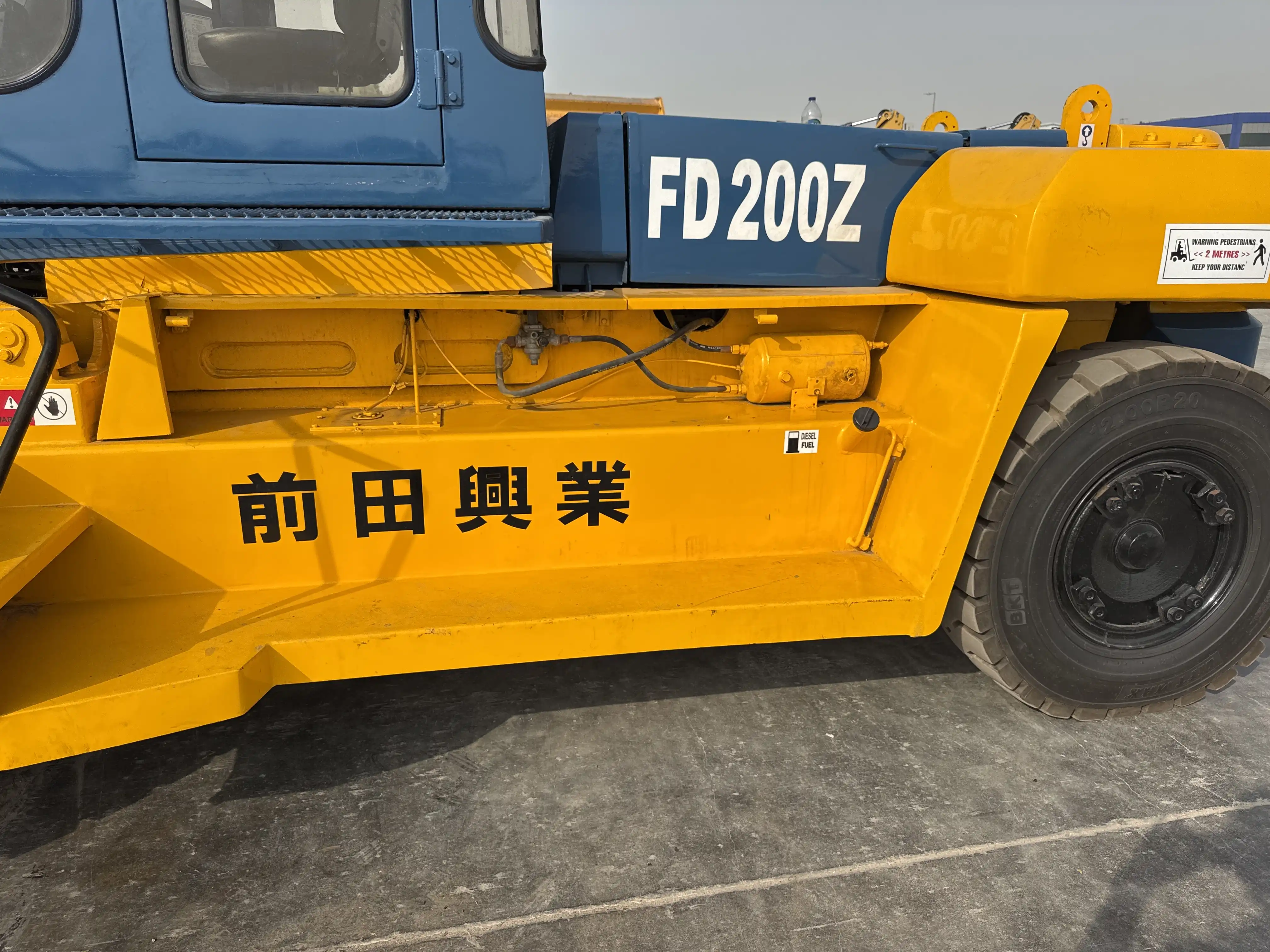 FLM-001-Komatsu-FD200Z-6-forklift-inspection-engine-fuel-tank