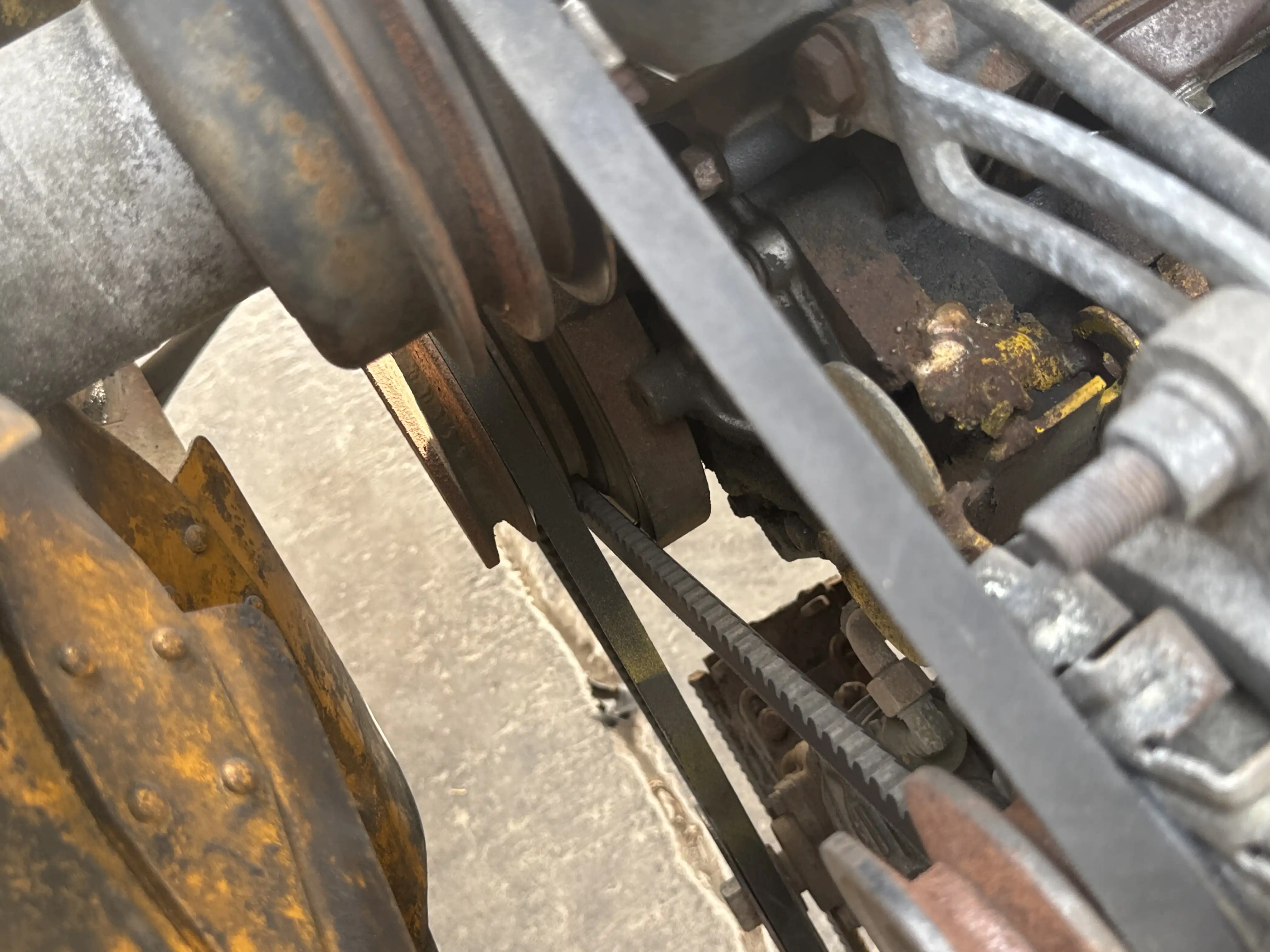 FLM-001-Komatsu-FD200Z-6-forklift-inspection-engine-belts