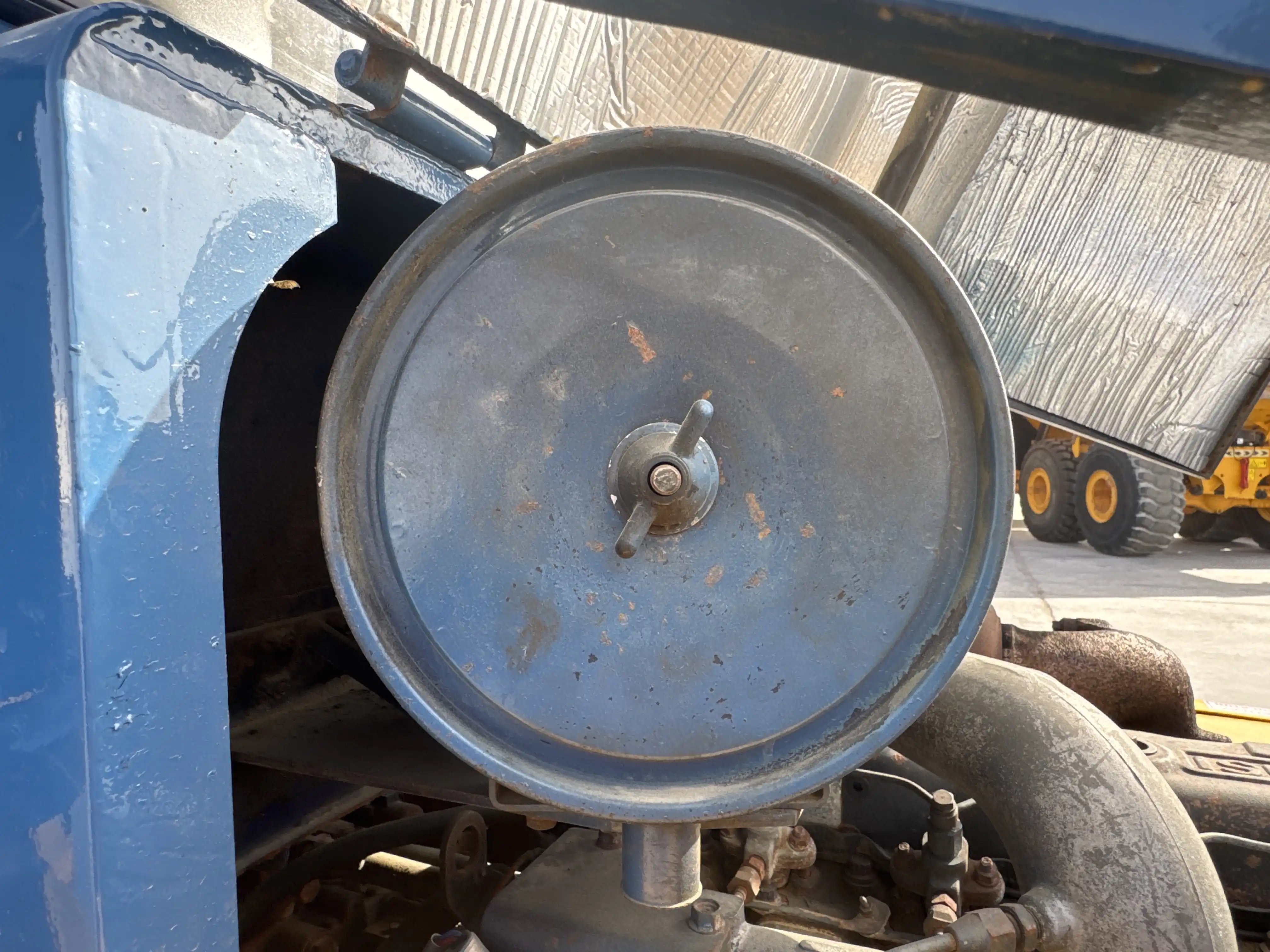 FLM-001-Komatsu-FD200Z-6-forklift-inspection-engine-air-intake-system