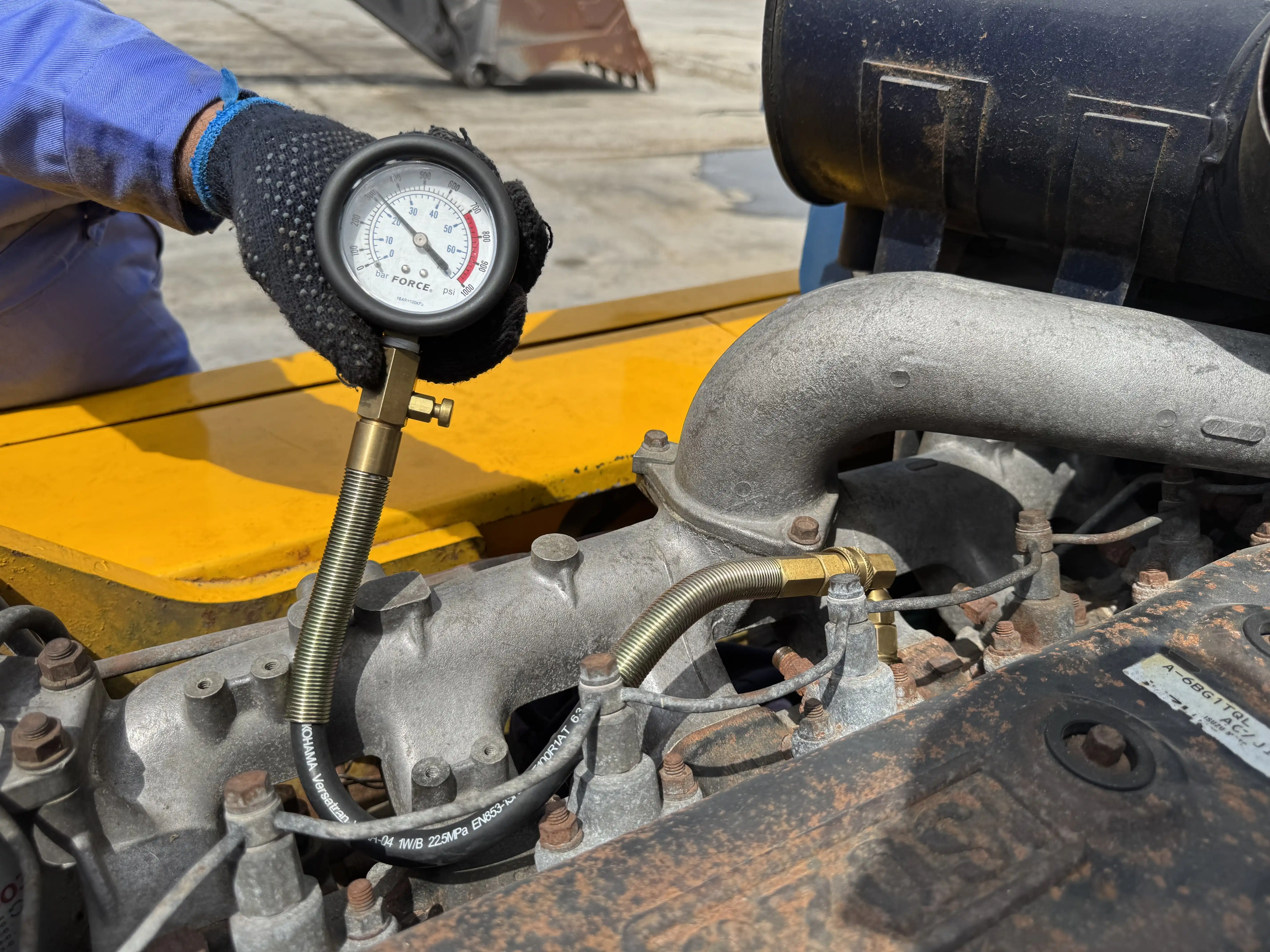 FLM-001-Komatsu-FD200Z-6-forklift-inspection-engine-cylinder-compression