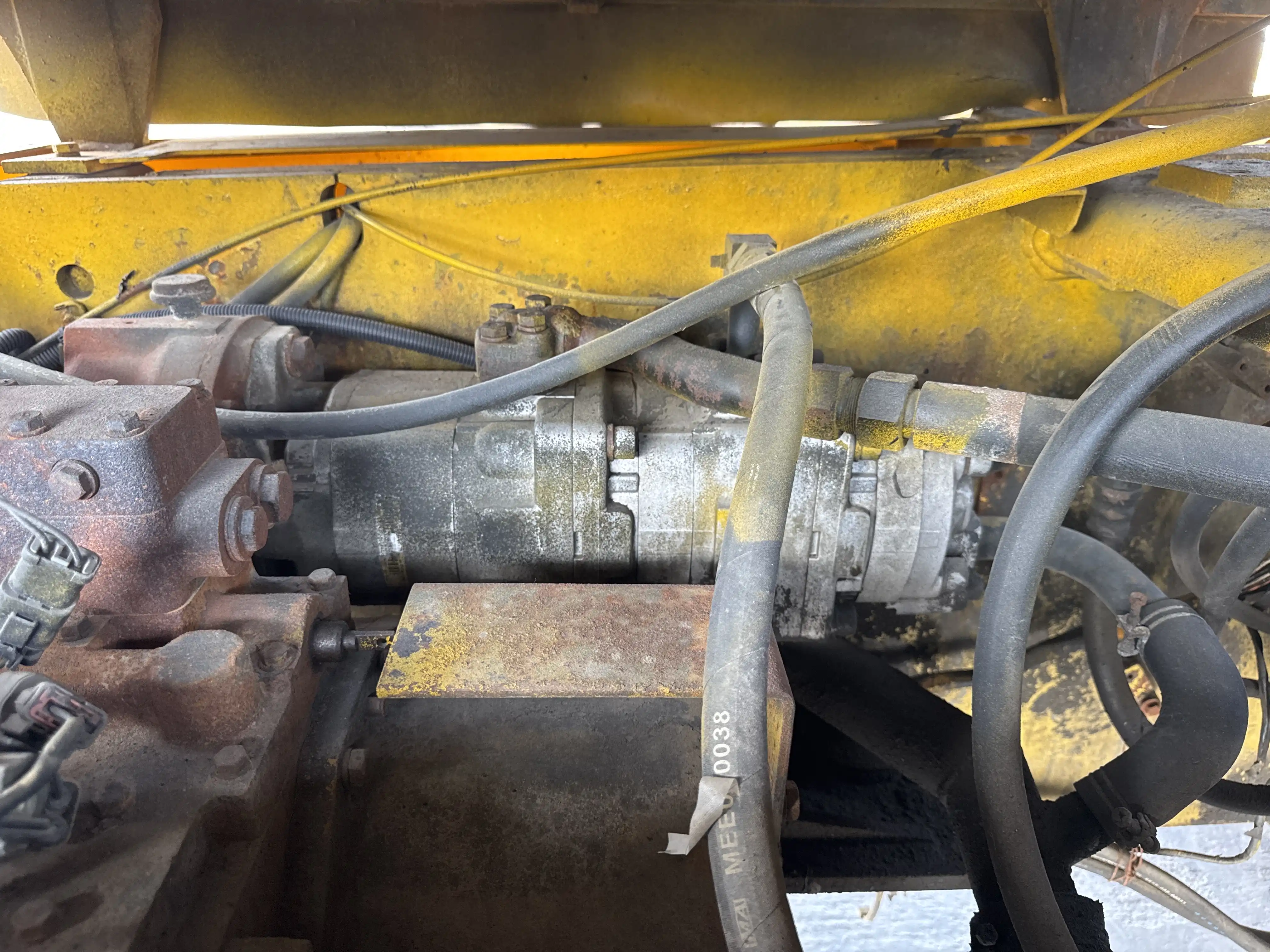 FLM-001-Komatsu-FD200Z-6-forklift-inspection-hydraulics-hydraulic-pump