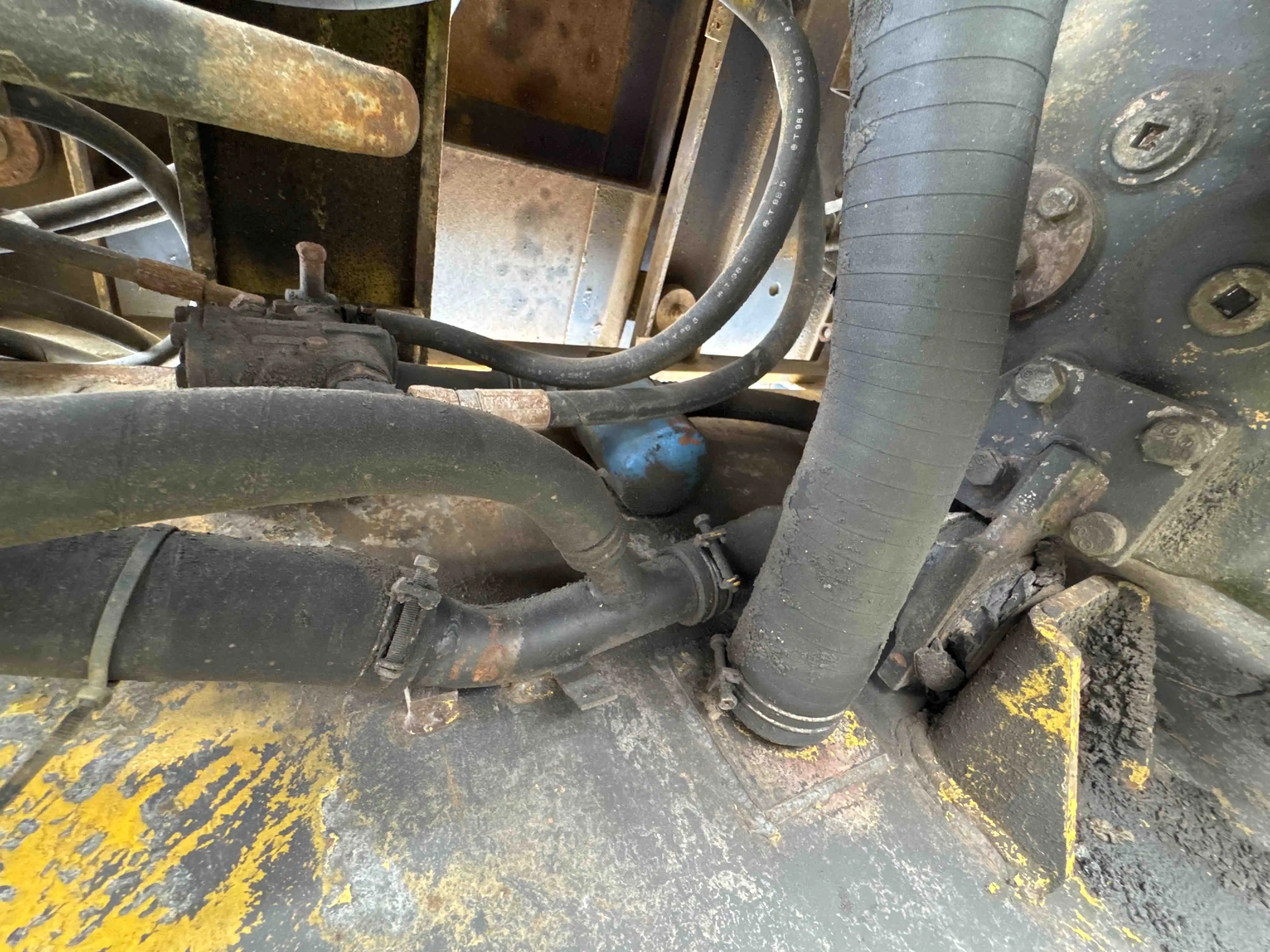 FLM-001-Komatsu-FD200Z-6-forklift-inspection-hydraulics-hydraulic-tank