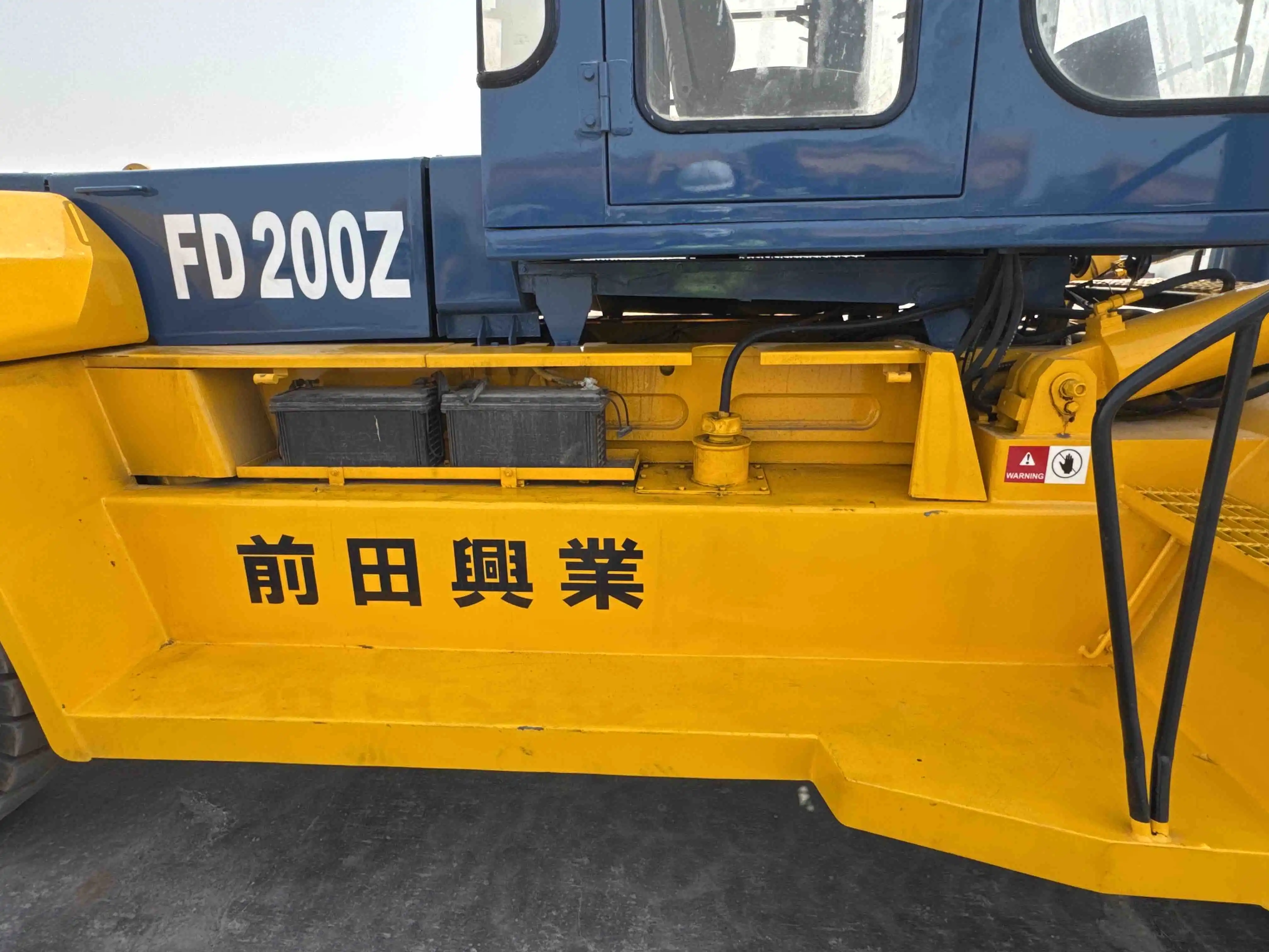 FLM-001-Komatsu-FD200Z-6-forklift-inspection-hydraulics-hydraulic-tank