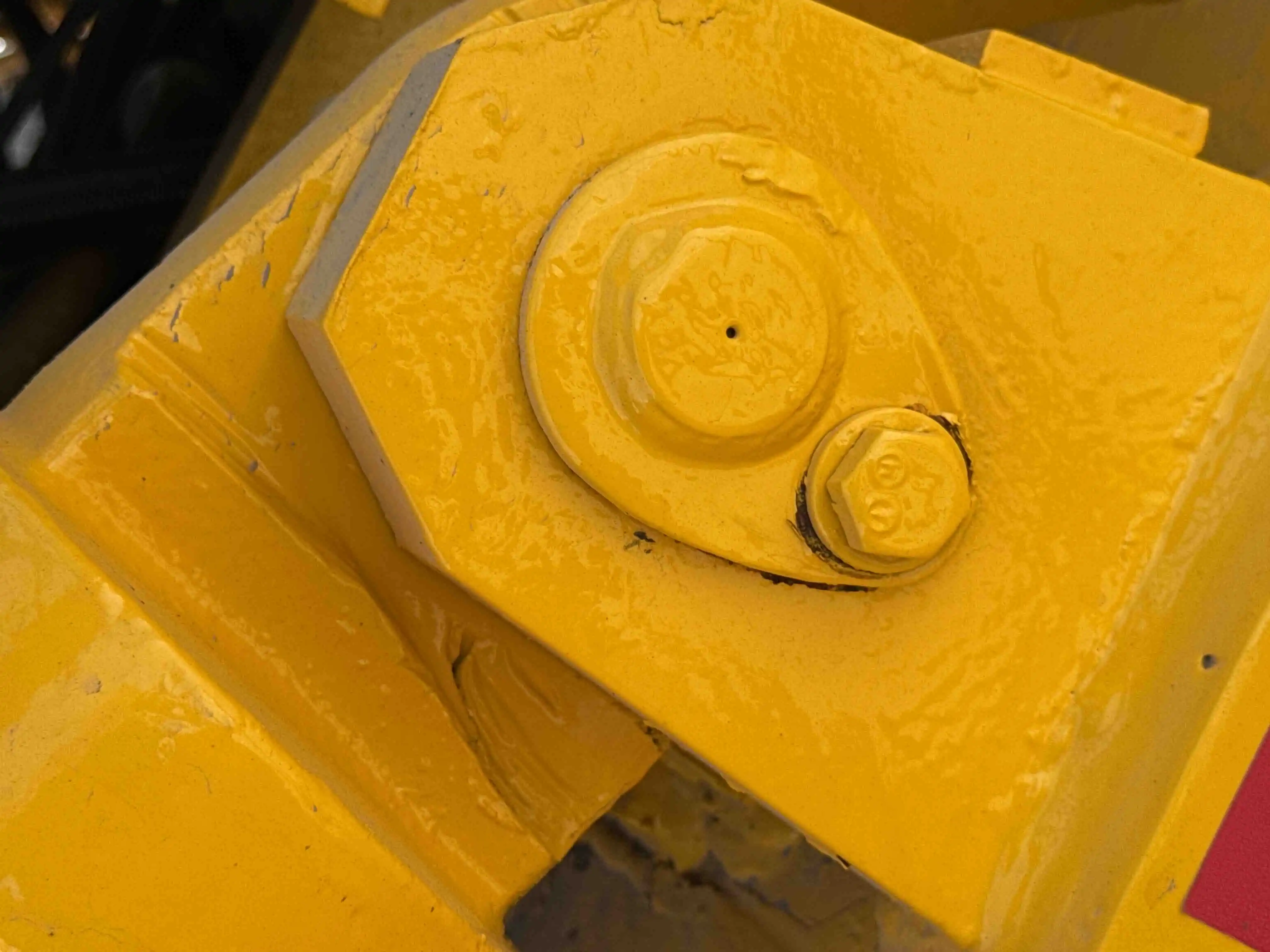 FLM-001-Komatsu-FD200Z-6-forklift-inspection-hydraulics-hydraulic-pins-locks