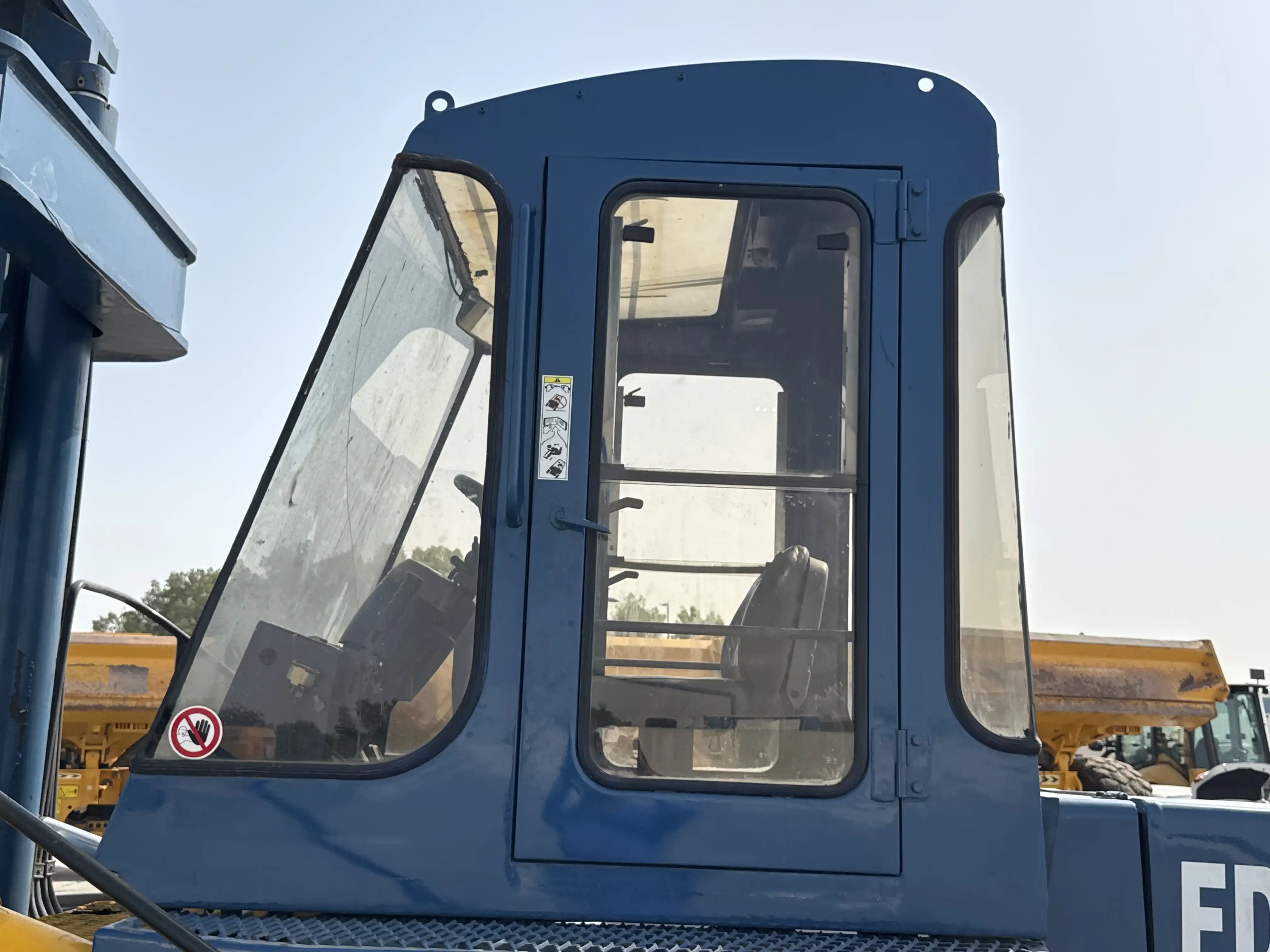 FLM-001-Komatsu-FD200Z-6-forklift-inspection-safety-glass