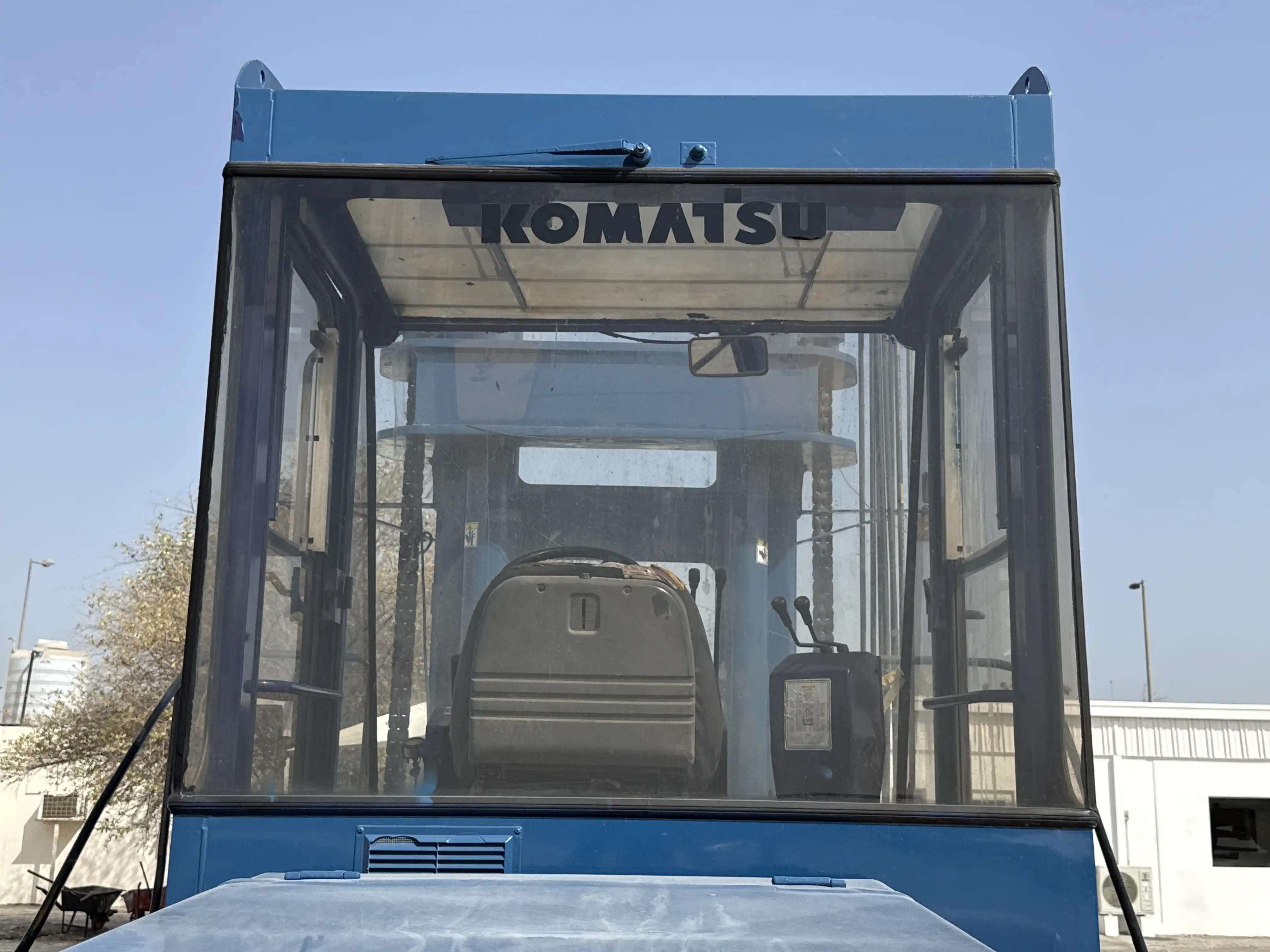 FLM-001-Komatsu-FD200Z-6-forklift-inspection-safety-glass
